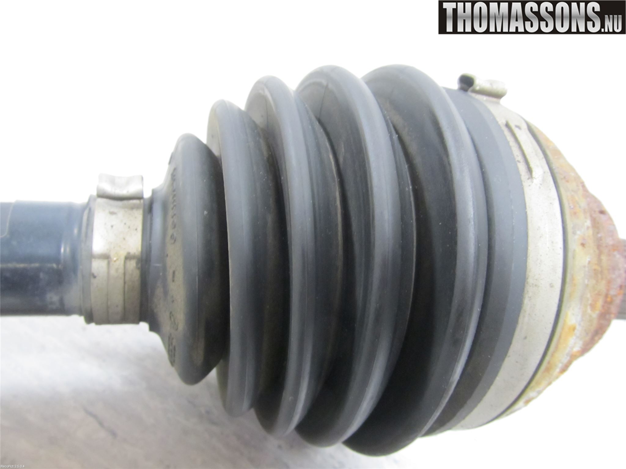 Volkswagen VW PASSAT 05-11 Drivaksel Foran Kompl Venstre