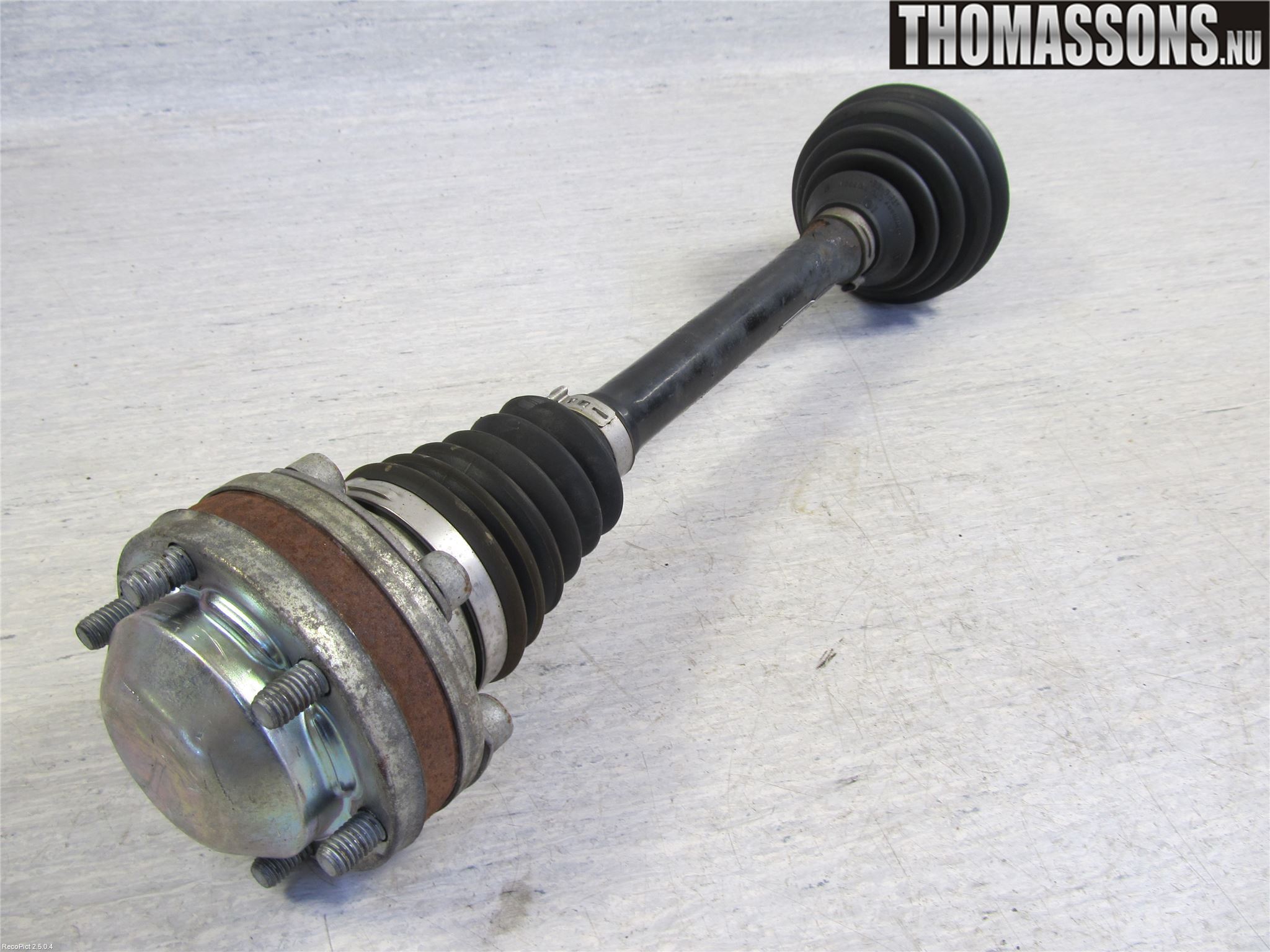 Volkswagen VW PASSAT 05-11 Drivaksel Foran Kompl Venstre