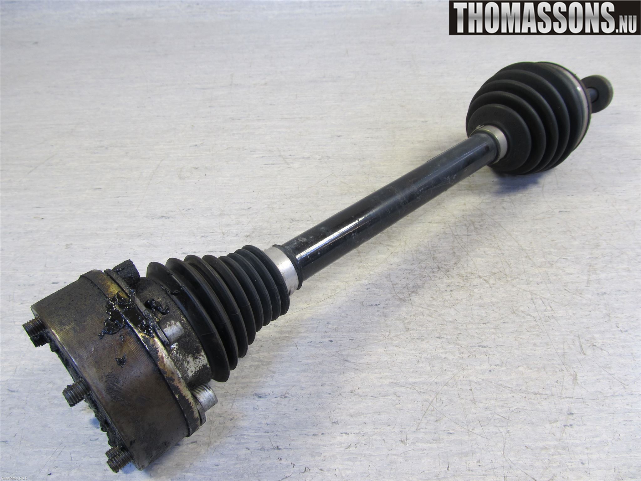 Volkswagen VW PASSAT 05-11 Drivaksel Foran Kompl Venstre