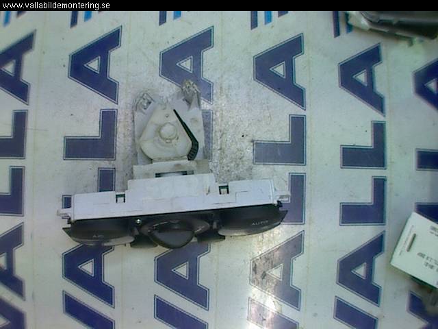Nissan PRIMERA   00-01 Varme Ac Betjening-Display