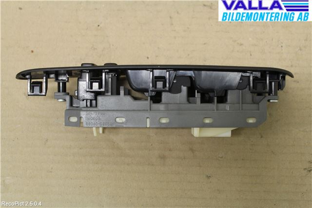 Toyota AURIS 10-12 Bryter Vindusheis