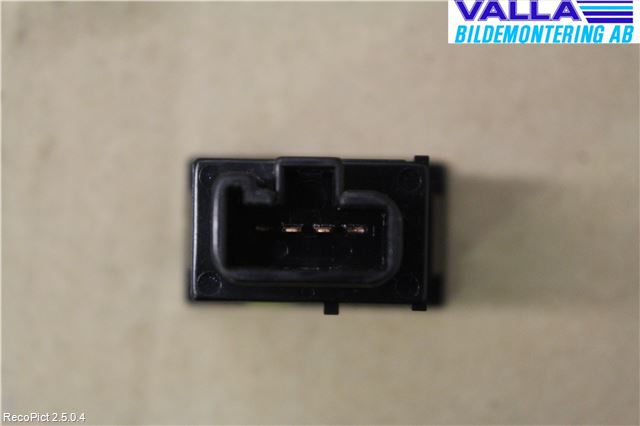 Toyota AVENSIS 03-06 Bryter Drivstoff Tankluke