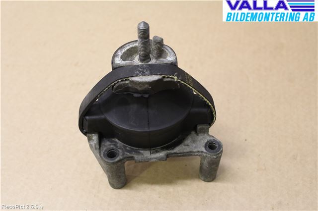 Saab 9-5     06-10 Motor Feste Gummi