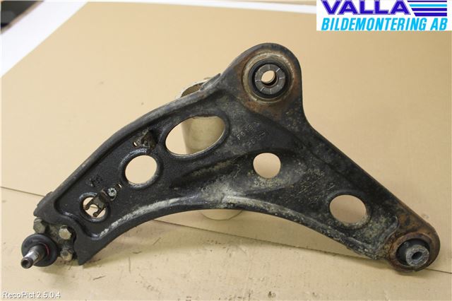 Opel VIVARO 01-14 Bærearm Foran Venstre Nedre
