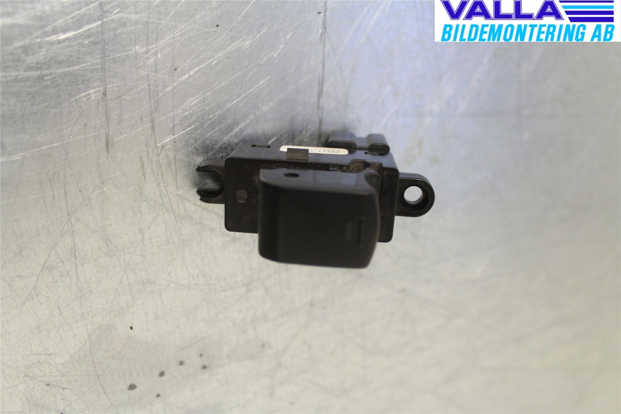 Nissan NAVARA 05-16 Bryter Vindusheis