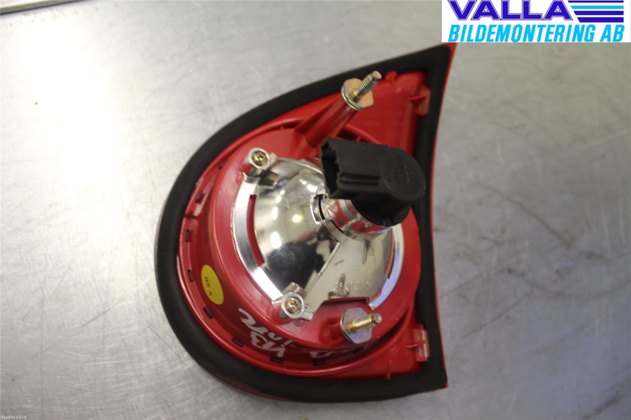 Volkswagen VW GOLF V 04-09 Baklykt Venstre  På Luke(Indre