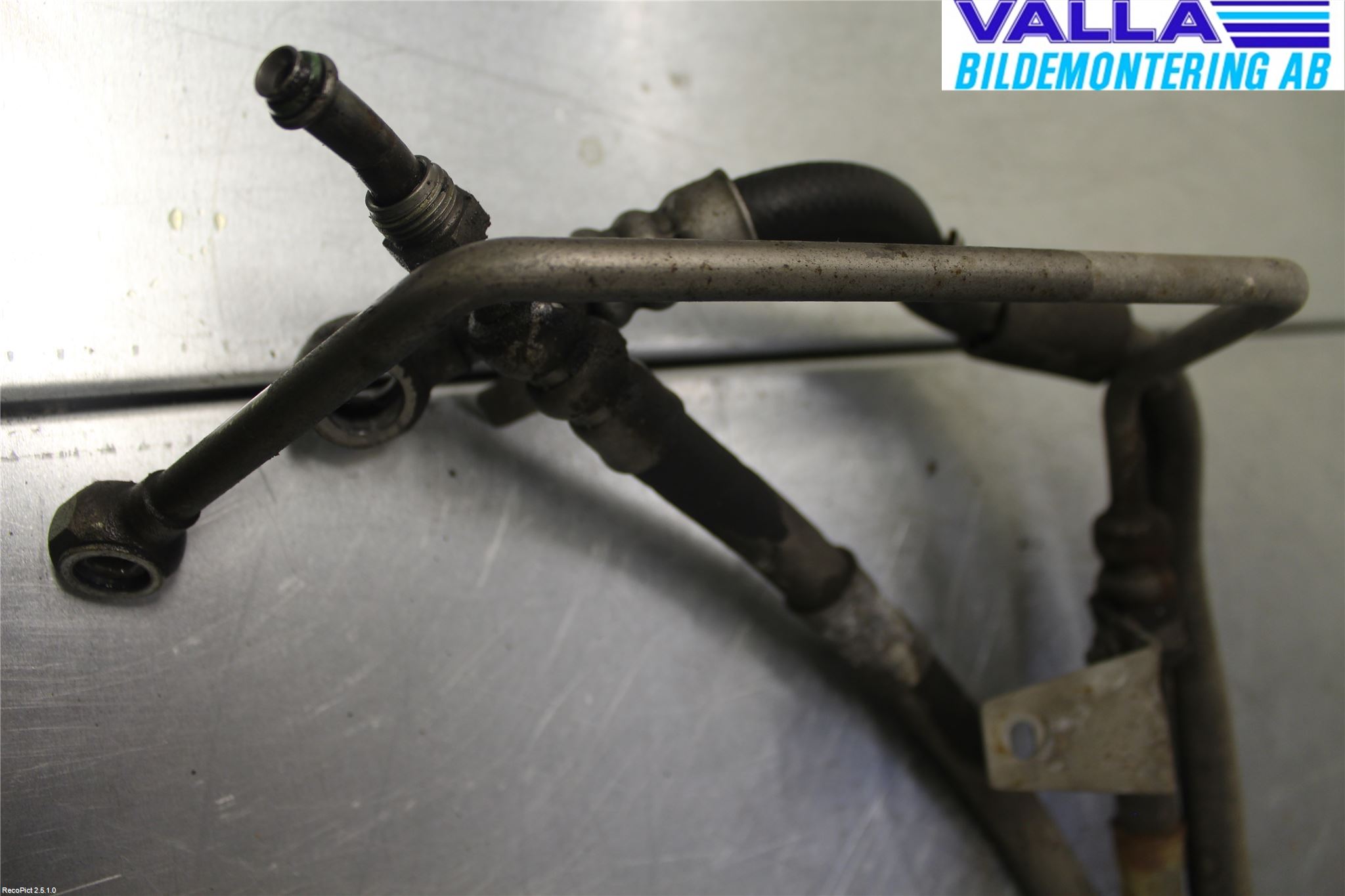 BMW 5 E60/61 Sed/Tou 02-10 Servo Slange