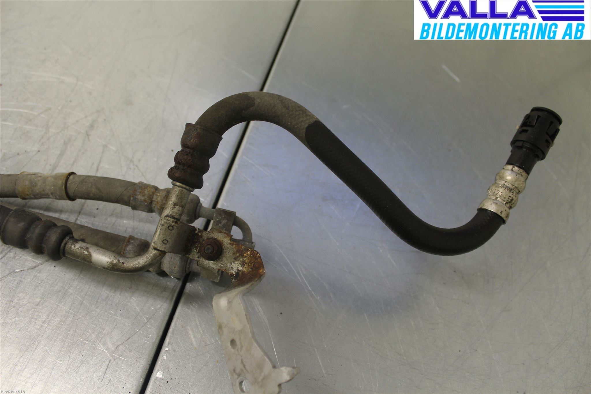 BMW 5 E60/61 Sed/Tou 02-10 Servo Slange