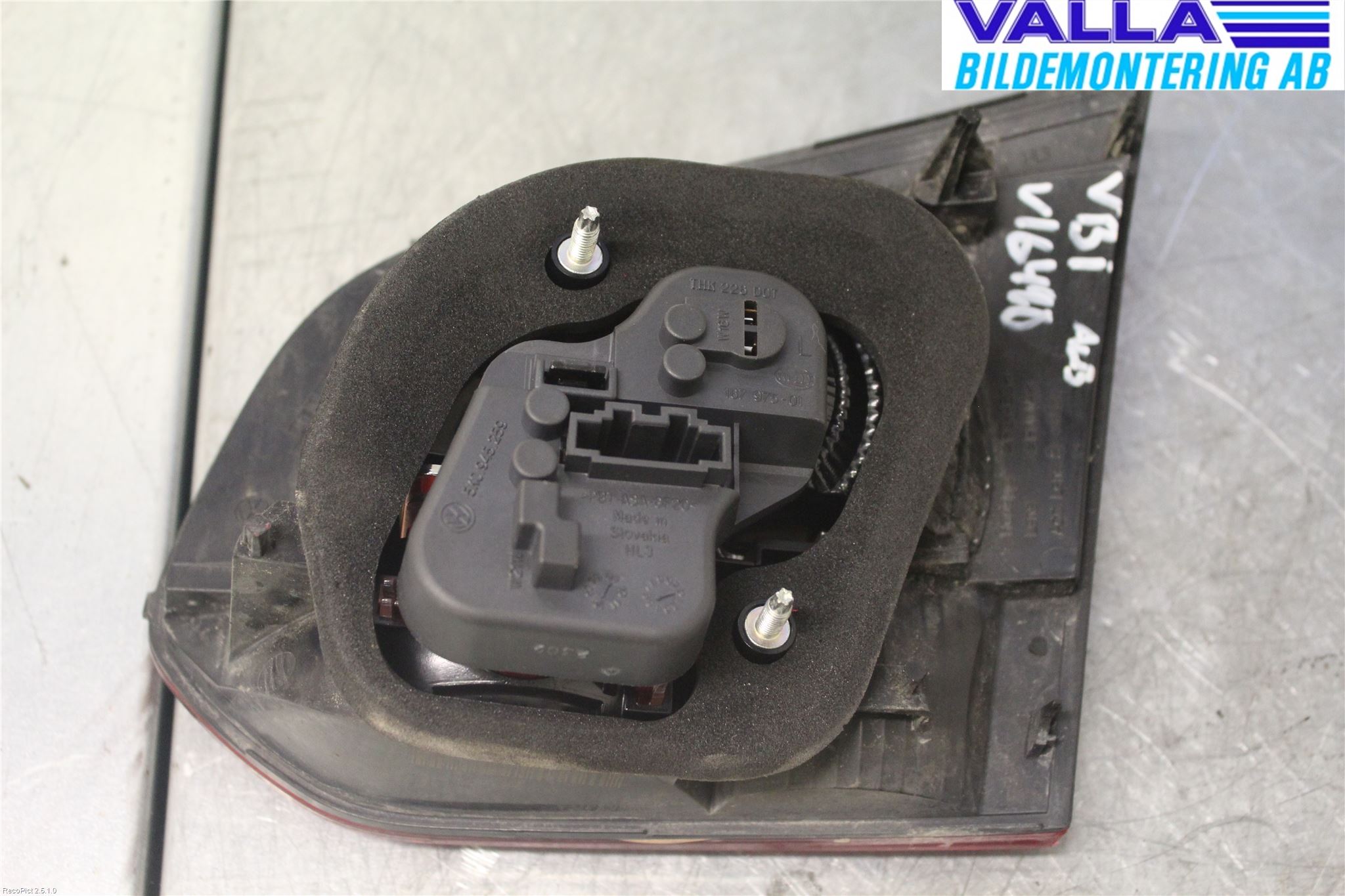 Volkswagen VW GOLF VI 09-13 Baklykt Venstre  På Luke(Indre