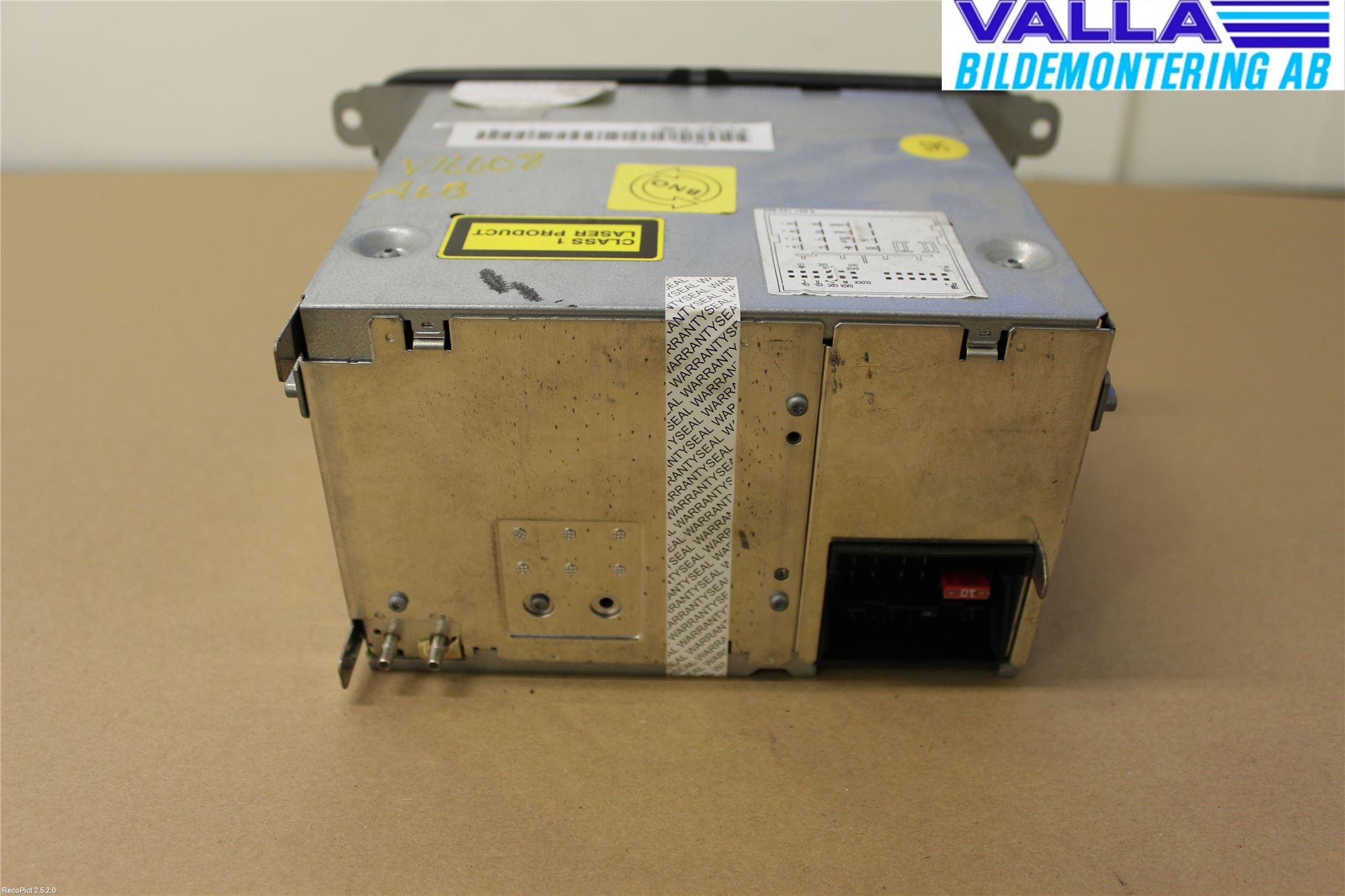Volkswagen VW CADDY      04-10 Stereo Radio Med Cd
