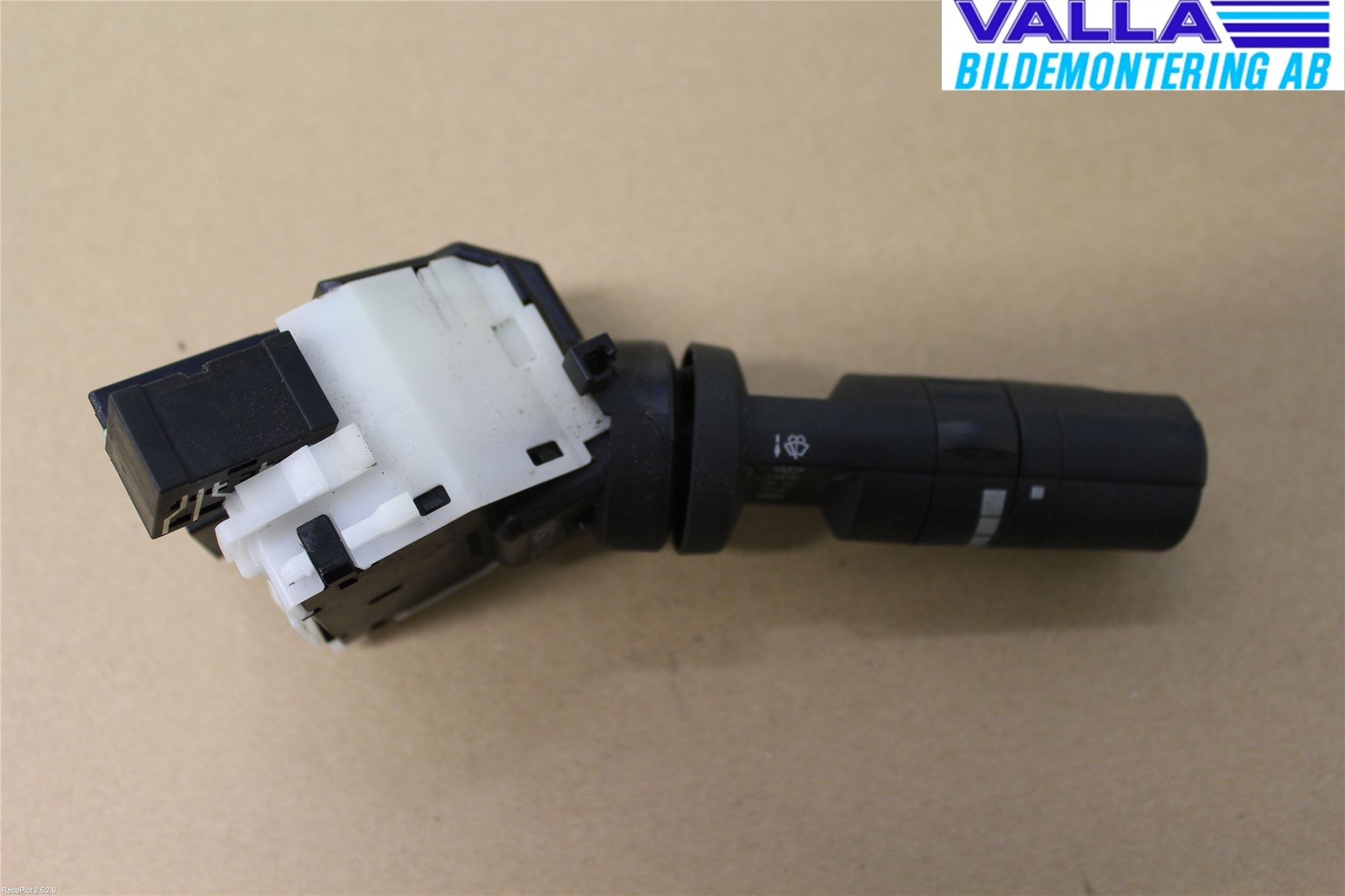 Nissan NAVARA 05-16 Bryter Ratt Visker - Spyler