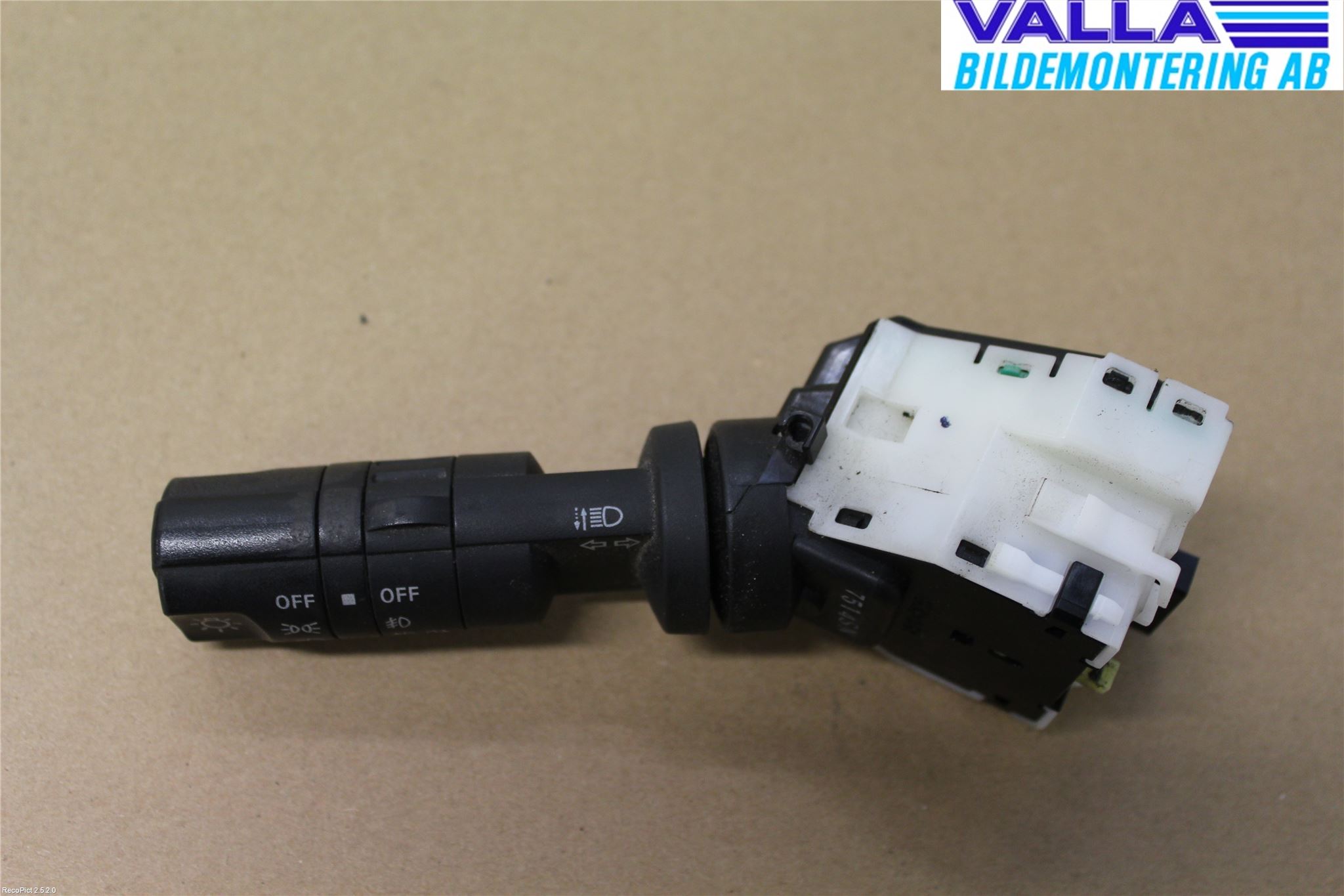 Nissan NAVARA 05-16 Bryter Ratt Blinklys - Lys