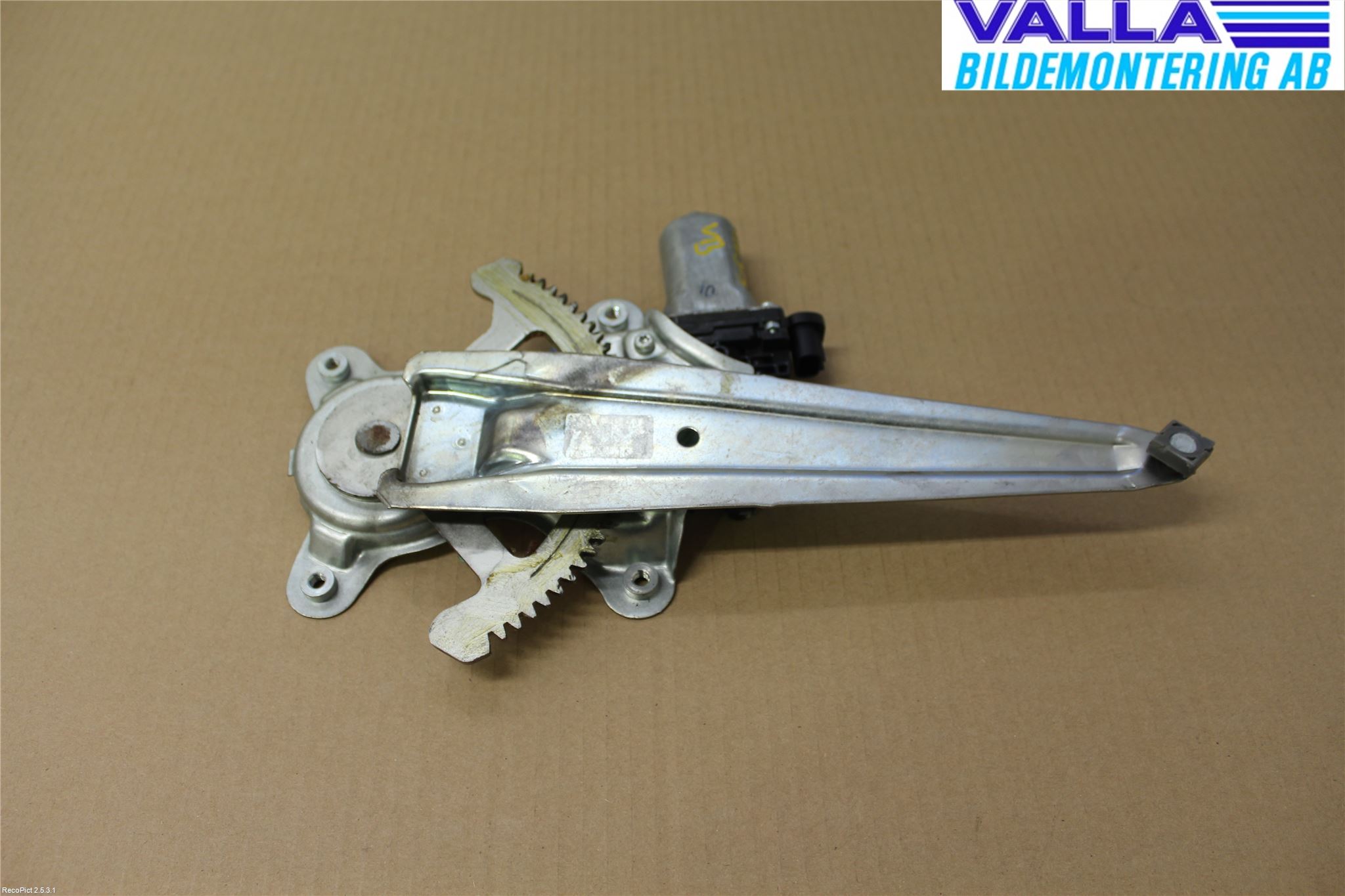 Toyota HILUX 05-16 Vindusheis El Komp