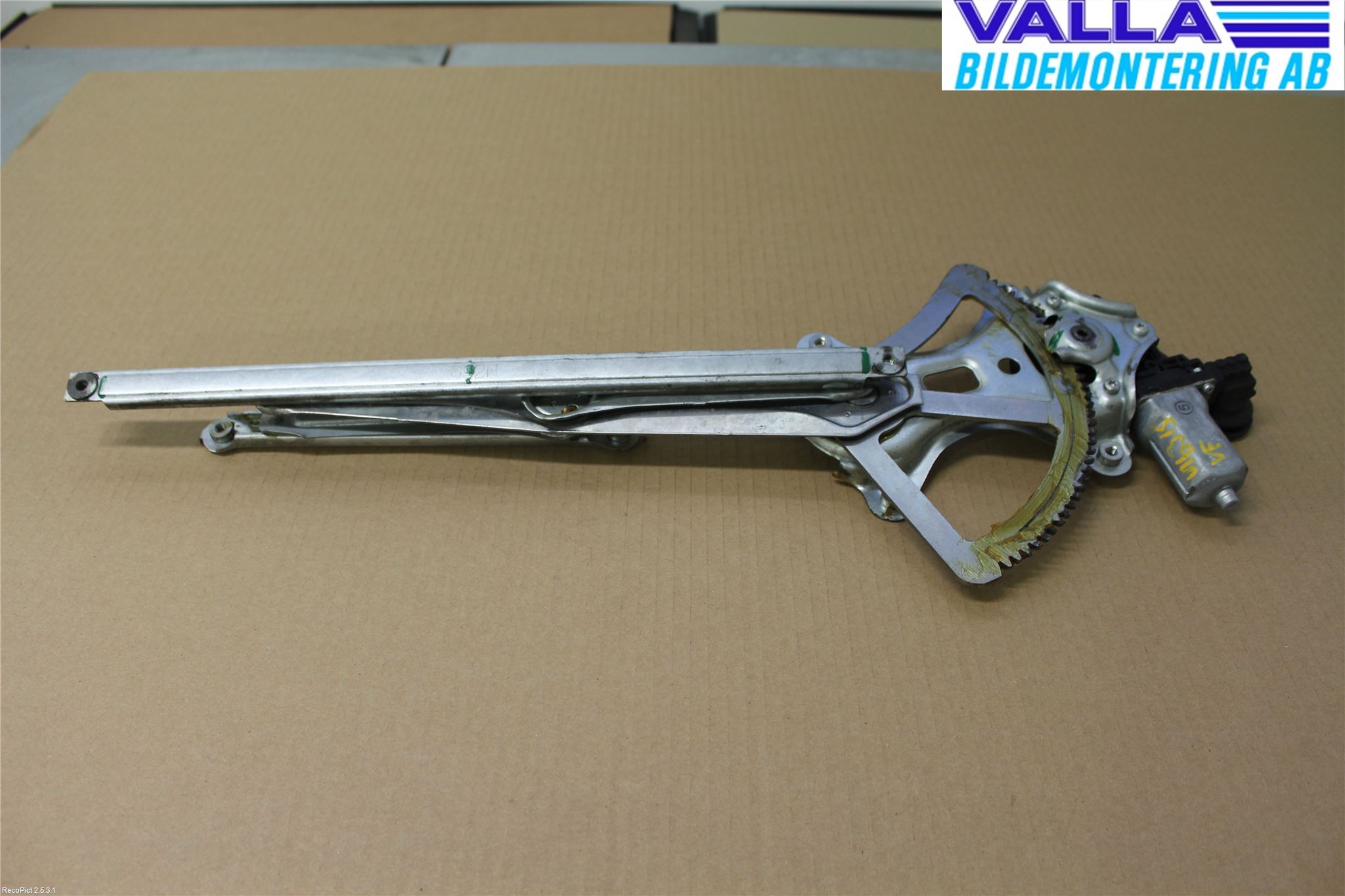 Toyota HILUX 05-16 Vindusheis El Komp
