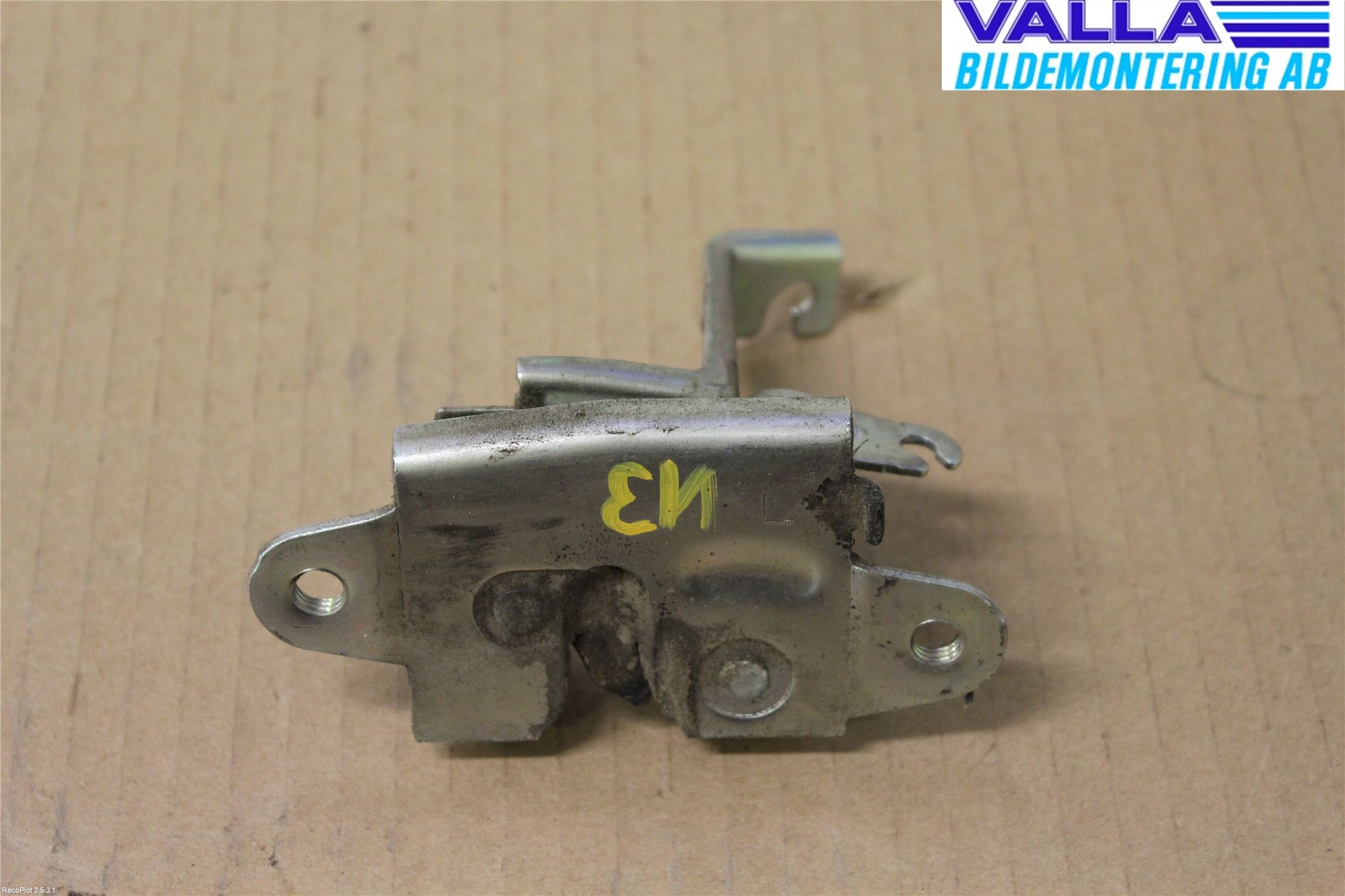 Toyota HILUX 05-16 Bakluke-Lokk Låsekasse