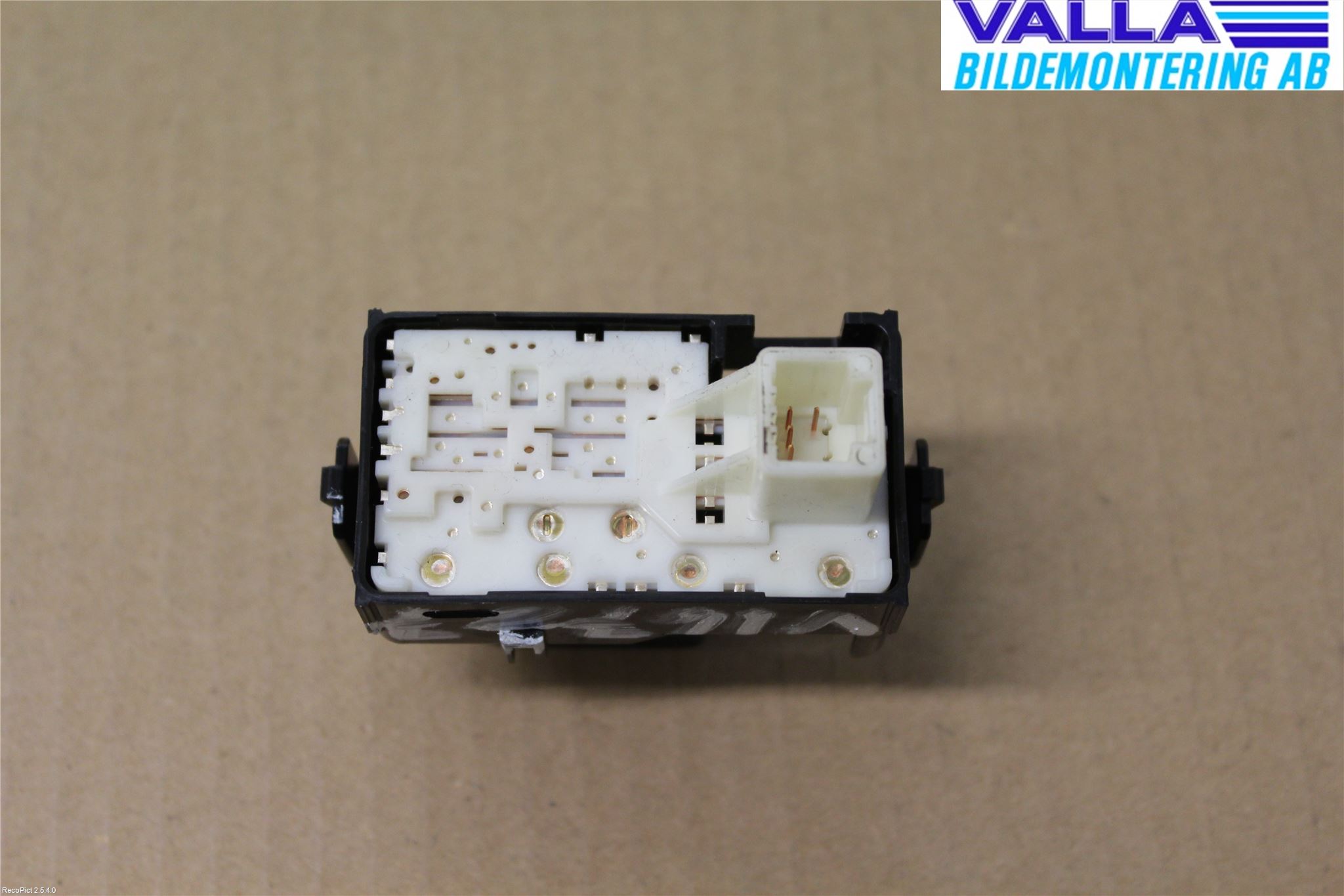 Toyota AURIS 13-19 Bryter Vindusheis