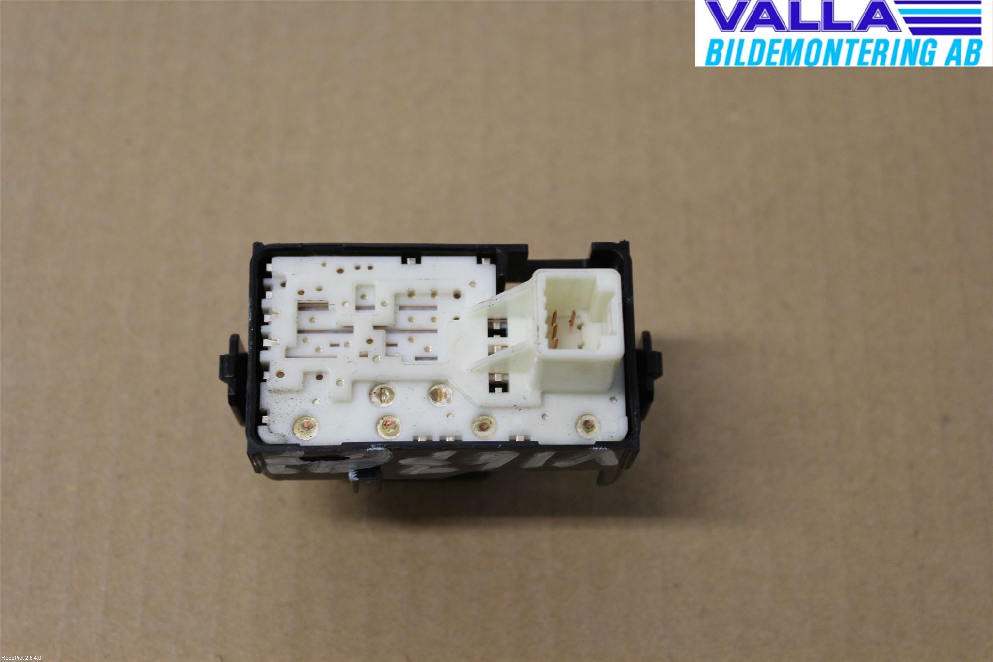 Toyota AURIS 13-19 Bryter Vindusheis
