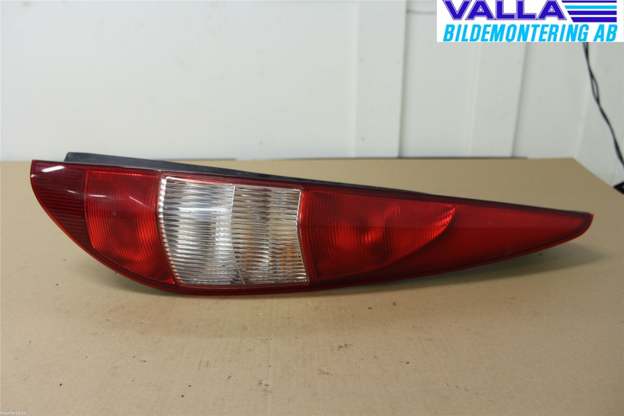 Ford MONDEO     01-06 Baklykt Høyre