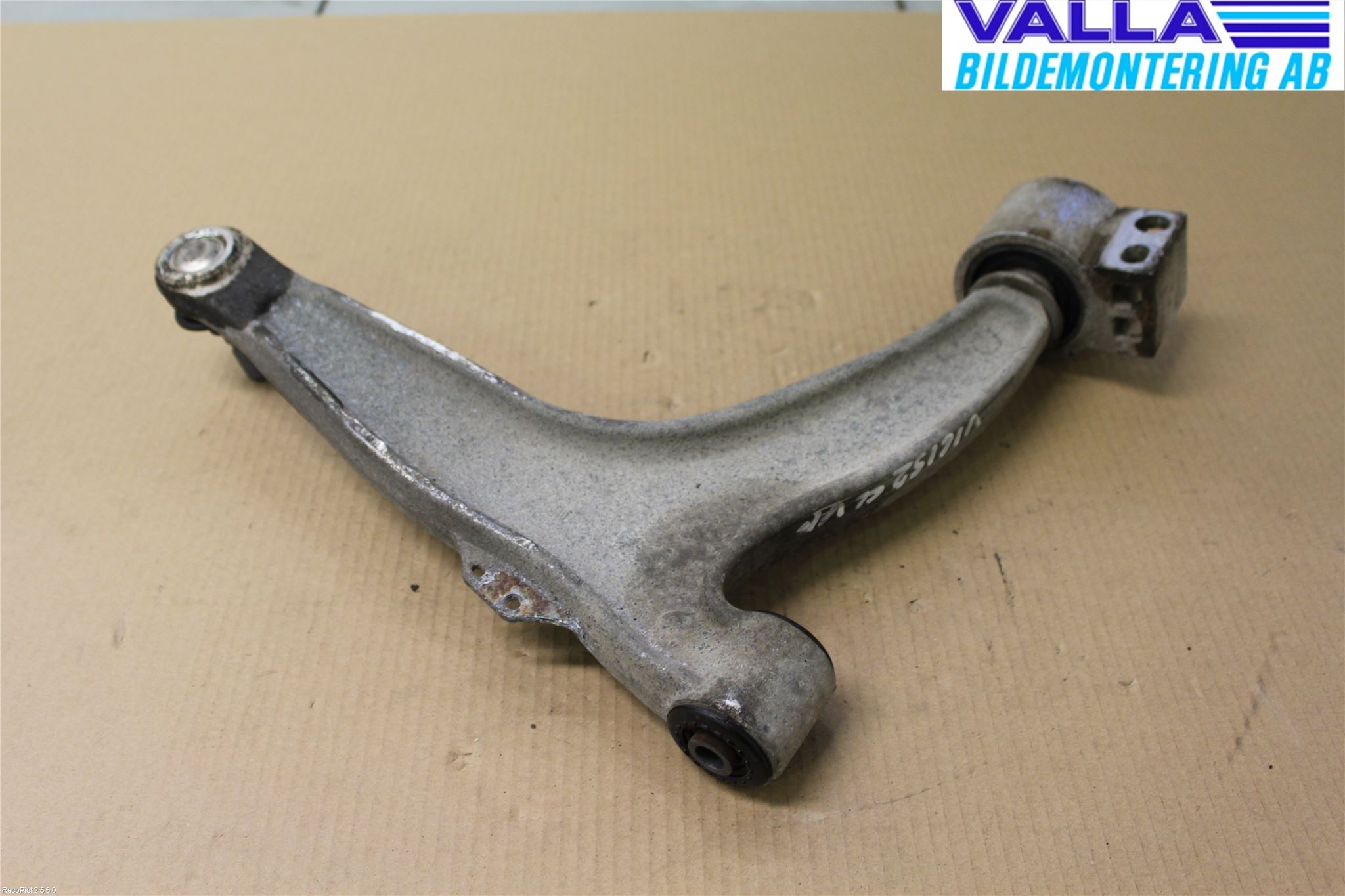 Saab 9-3 VER 2 Bærearm Foran Venstre Nedre