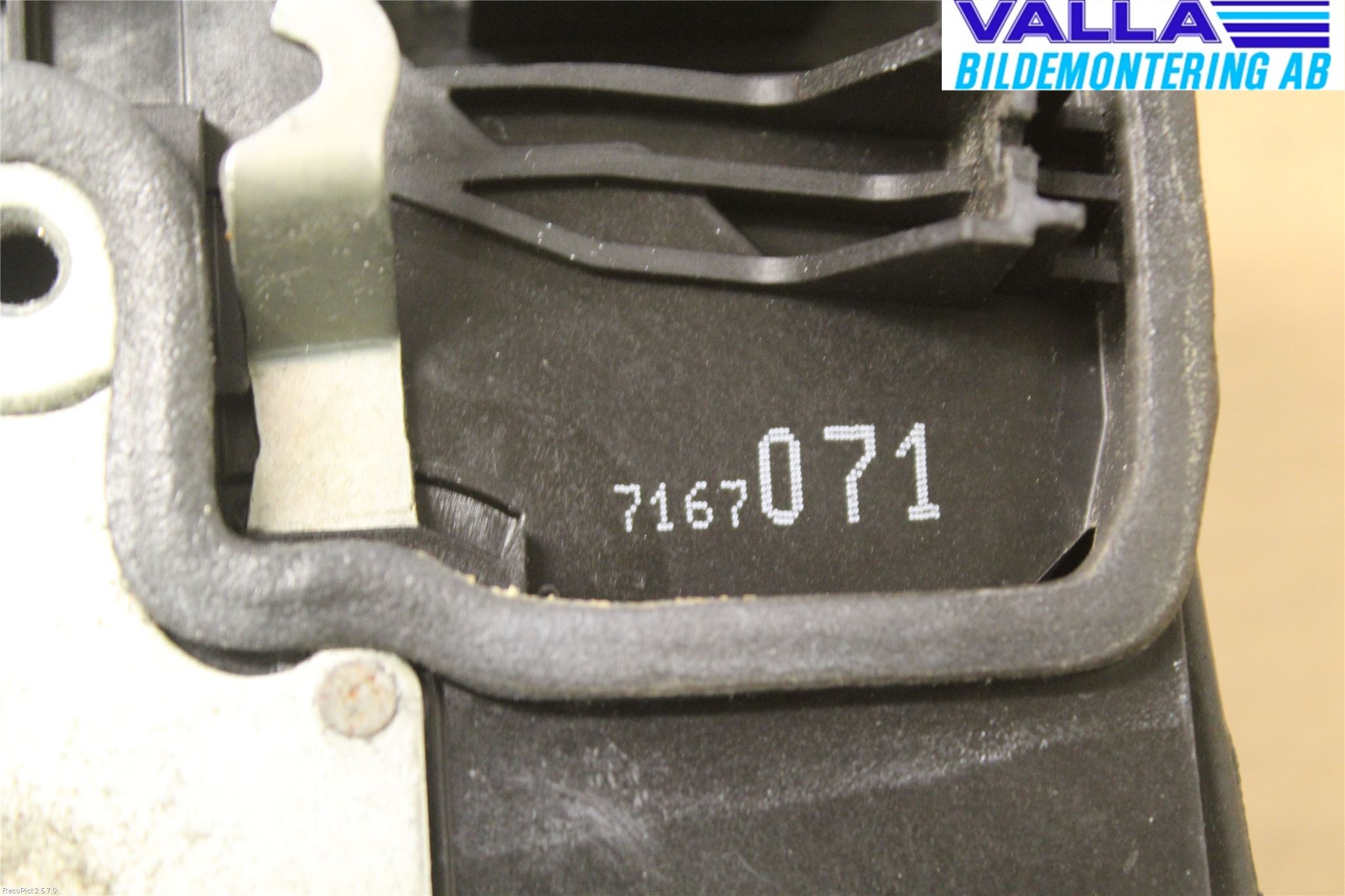 BMW 5 E60/61 Sed/Tou 02-10 Dørlås - Låsekasse