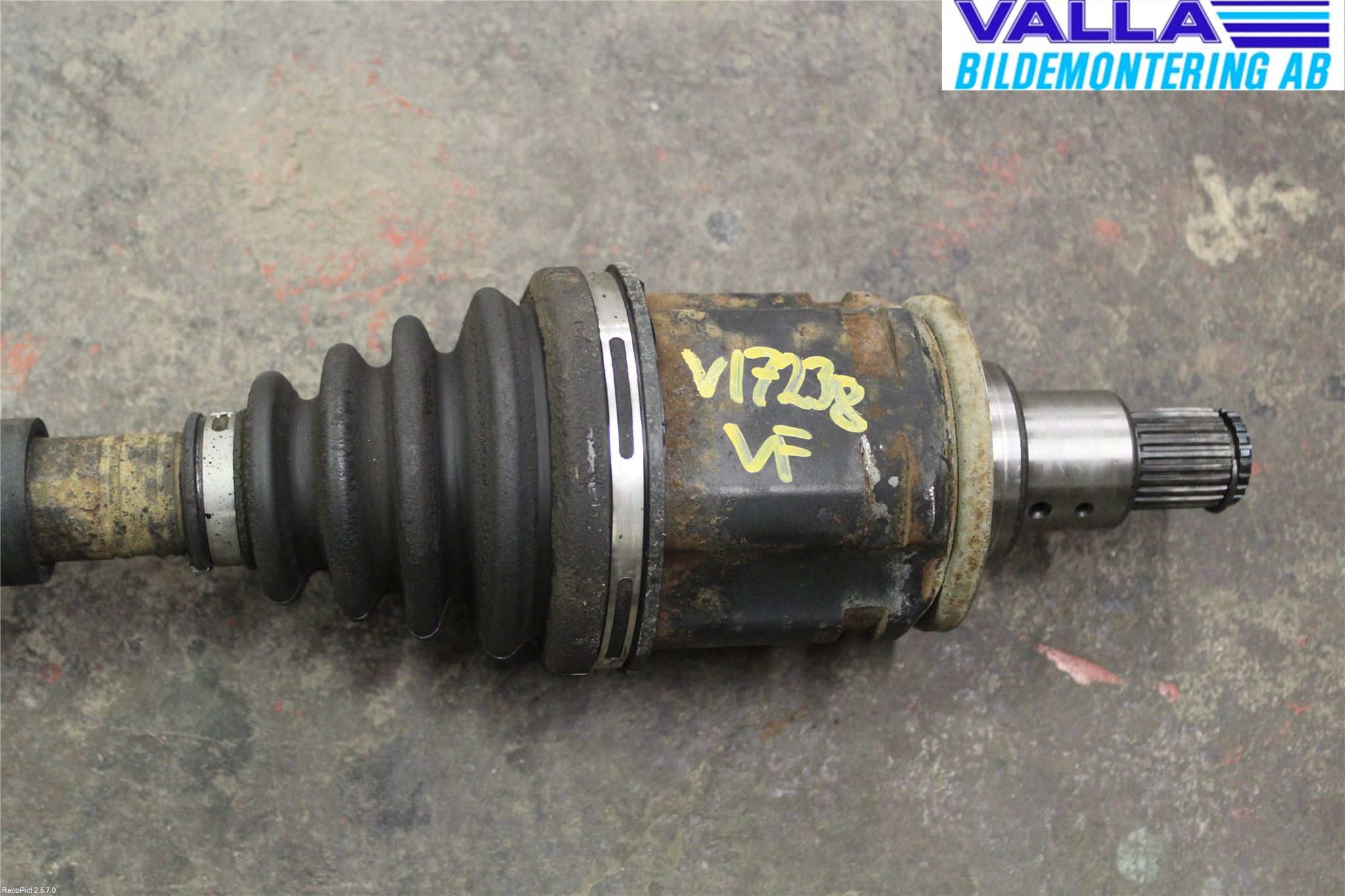 Toyota RAV 4 00-06 Drivaksel Foran Kompl Venstre