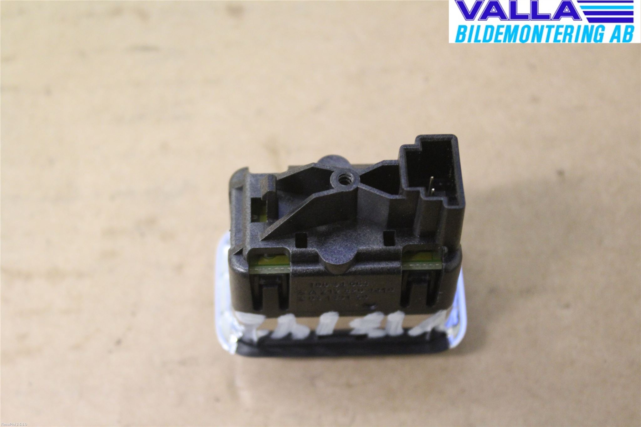 Mercedes-Benz MB E-KLASS (W212) 09-16 Bryter Bakluke