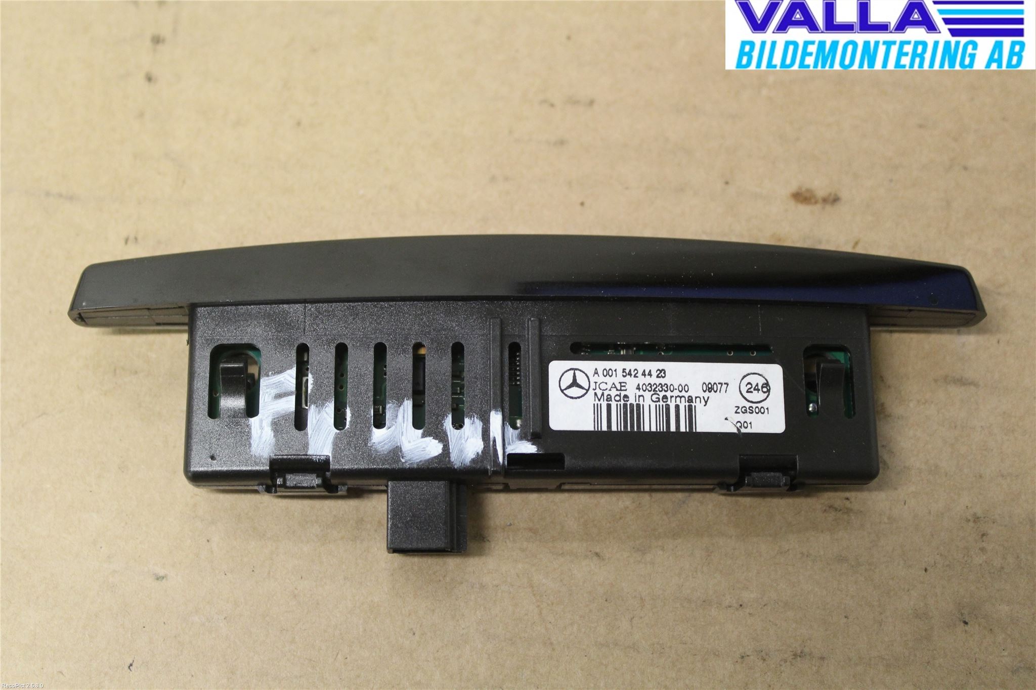Mercedes-Benz MB E-KLASS (W212) 09-16 Sensor Parkering Front