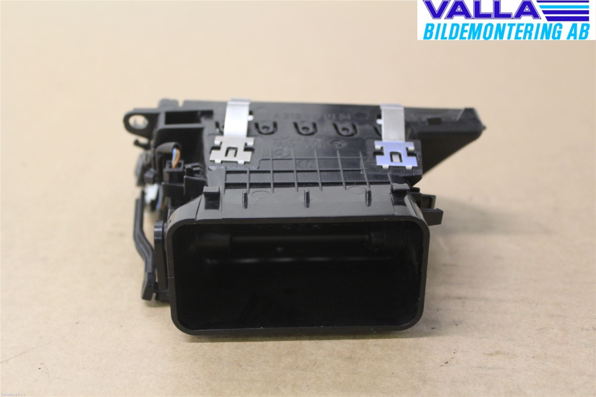 Mercedes-Benz MB E-KLASS (W212) 09-16 Dashbord Kanal - Dyse