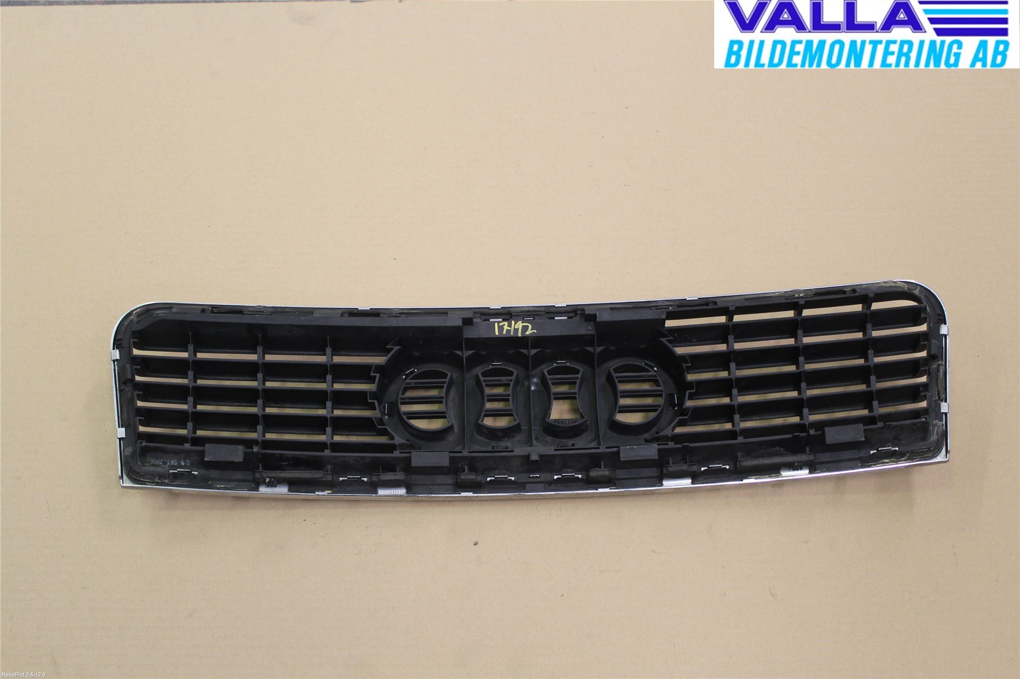 Audi A4/S4 01-05 Grill Komplett