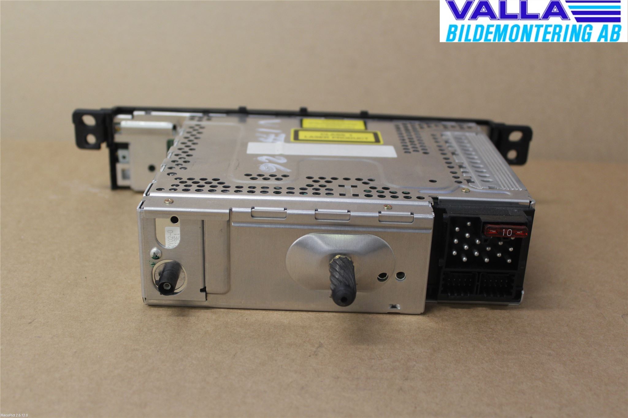 BMW 3 E46      98-05 Stereo Radio Med Cd