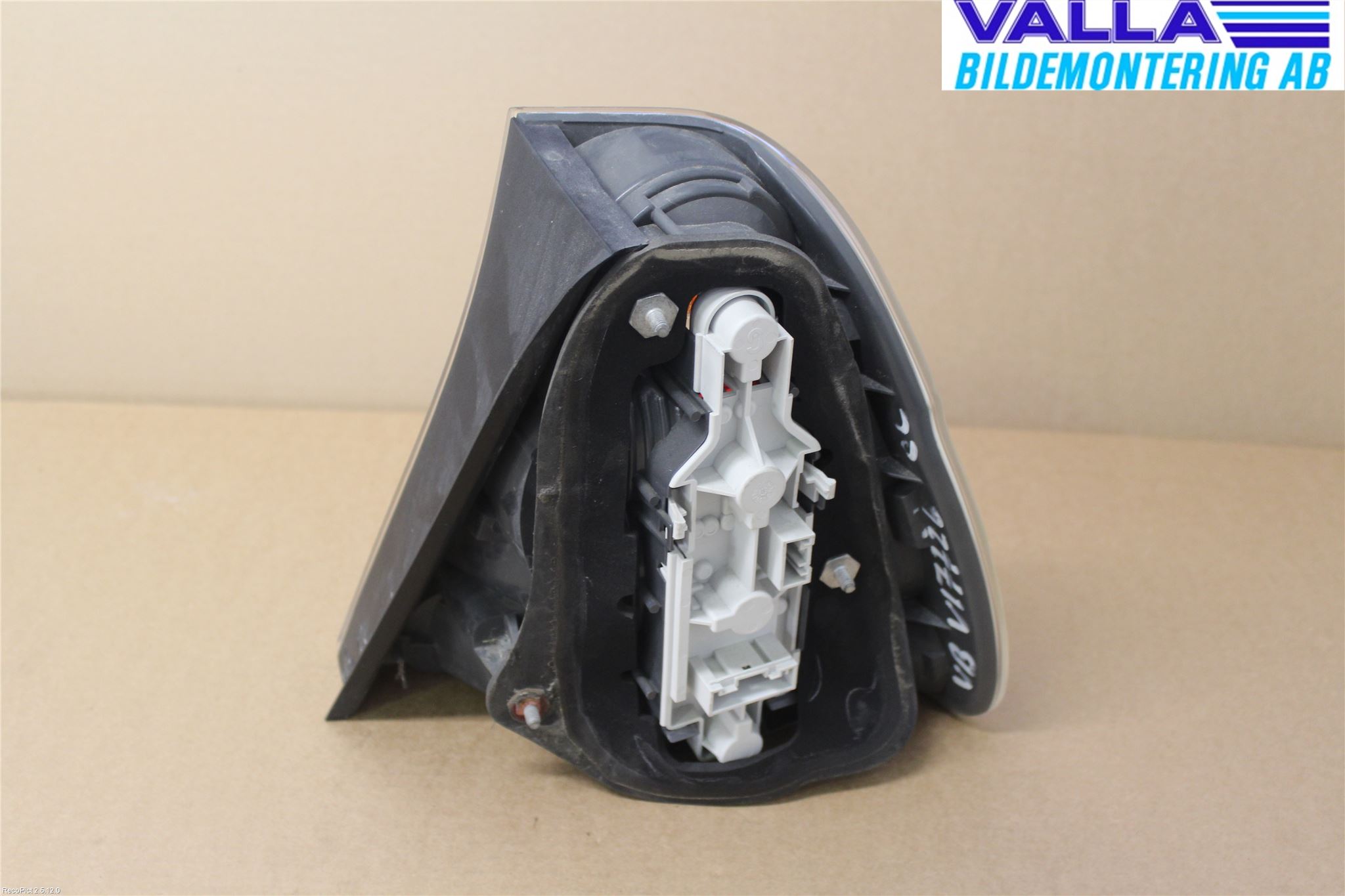 BMW 3 E46      98-05 Baklykt Venstre