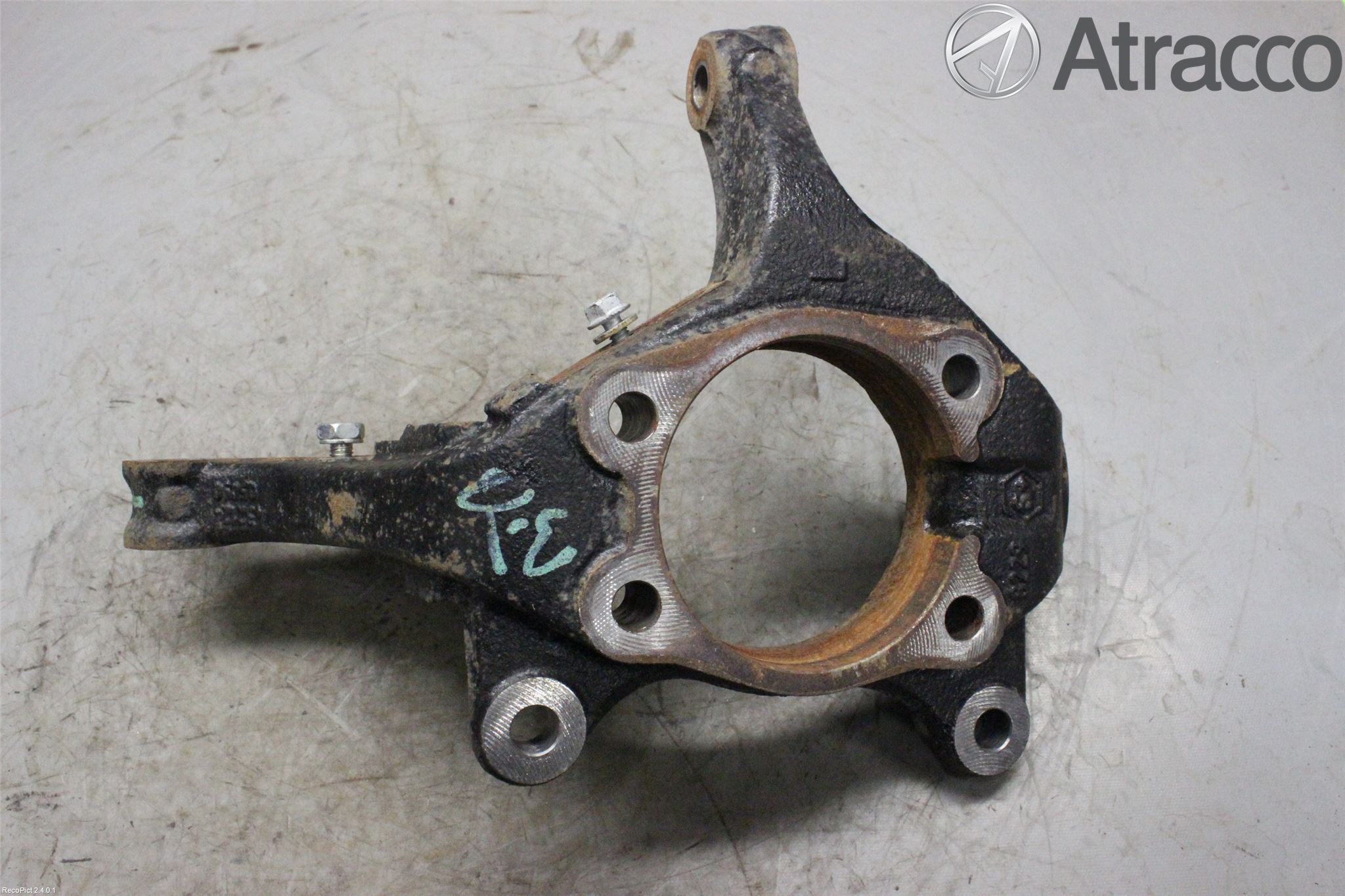 Toyota AURIS 13-19 Spindel Vf