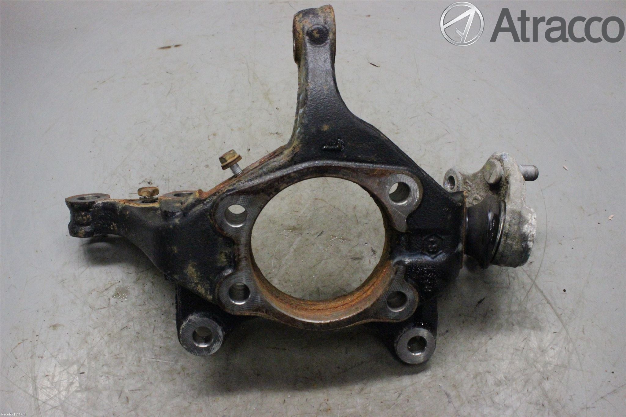 Toyota AURIS 13-19 Spindel Vf