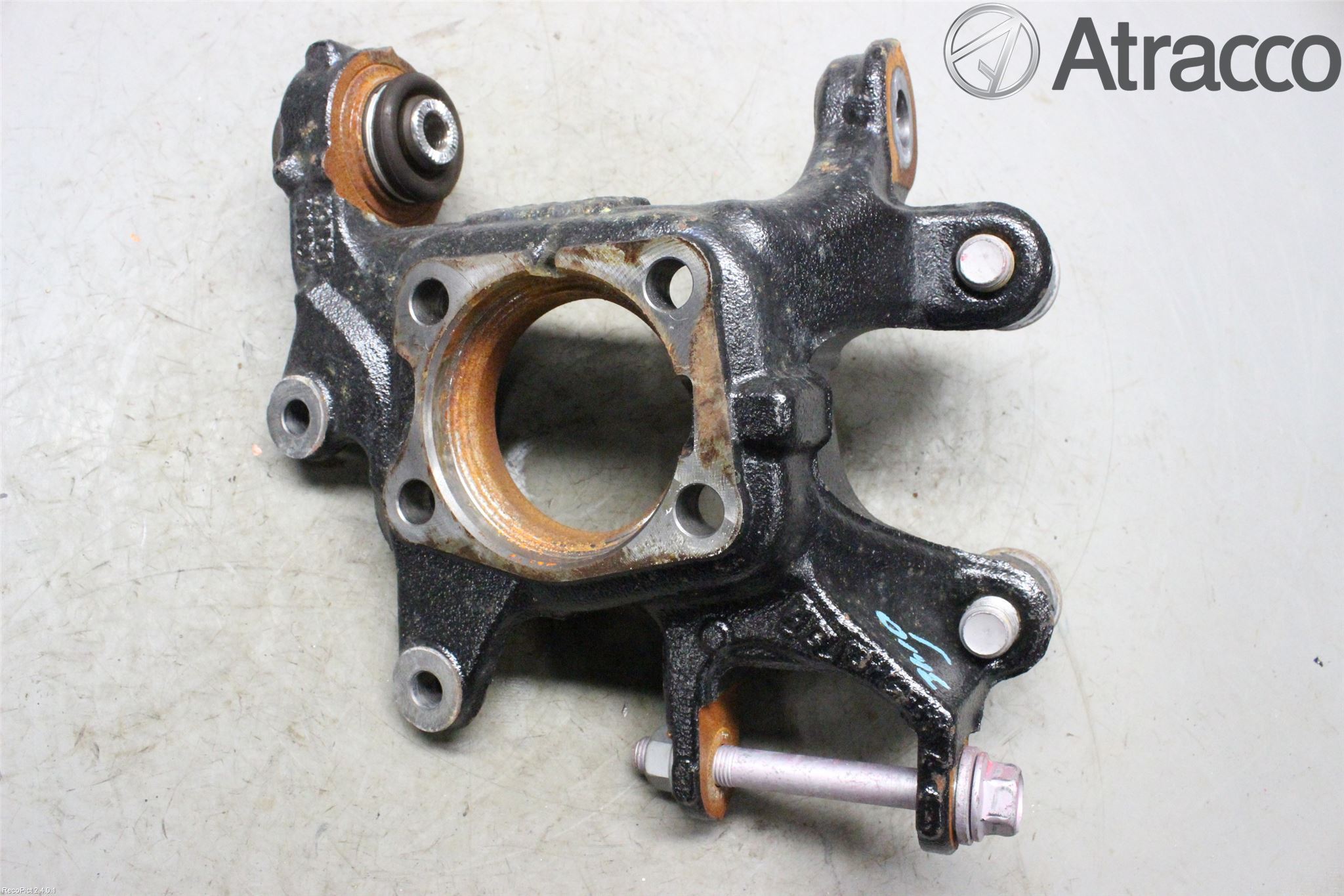 Toyota AURIS 13-19 Spindel Vb
