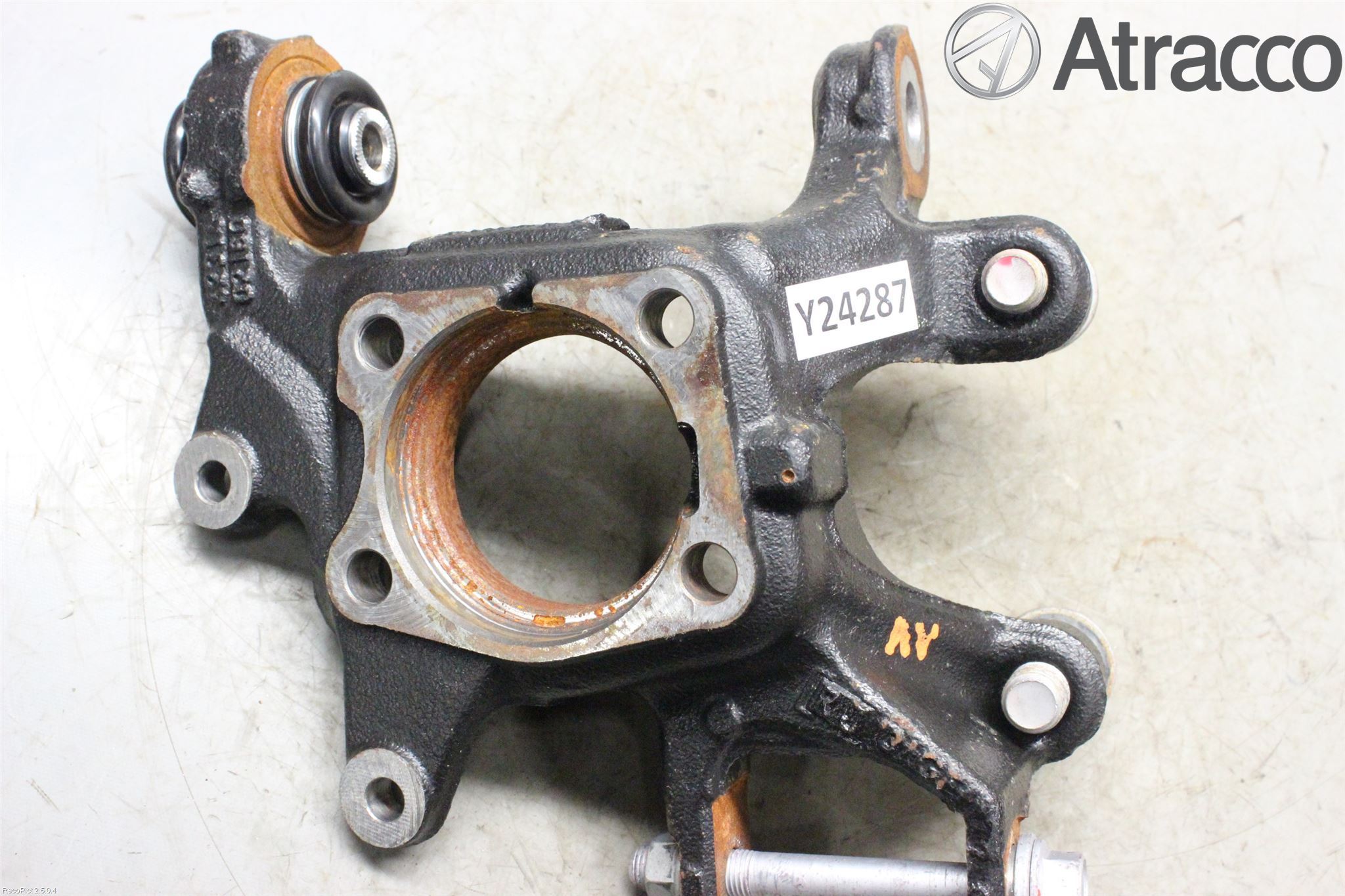 Toyota AURIS 13-19 Spindel Vb