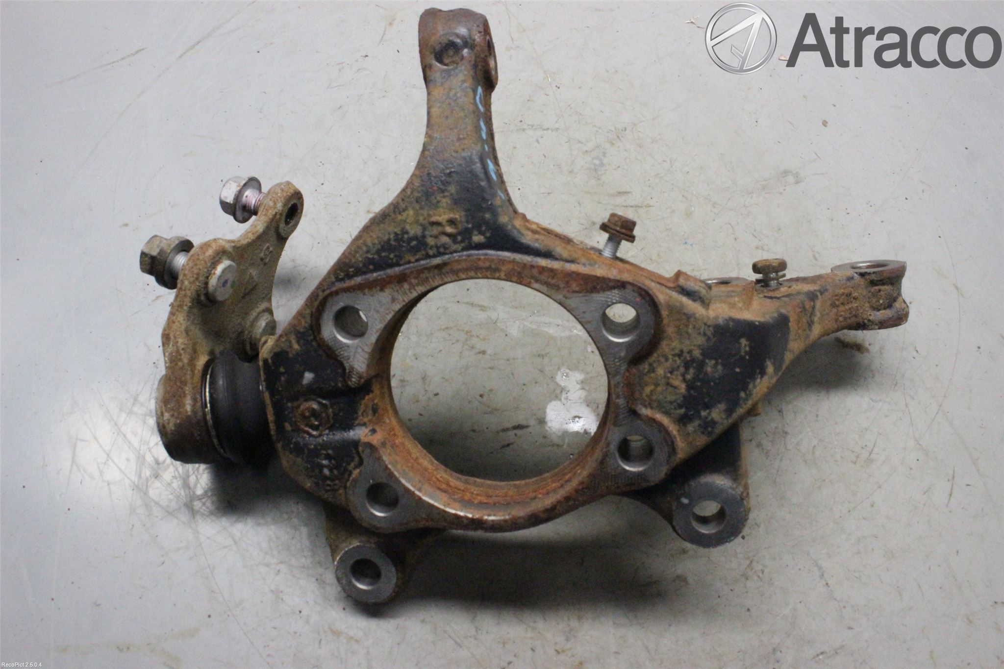 Toyota AVENSIS 09-15 Spindel Hf