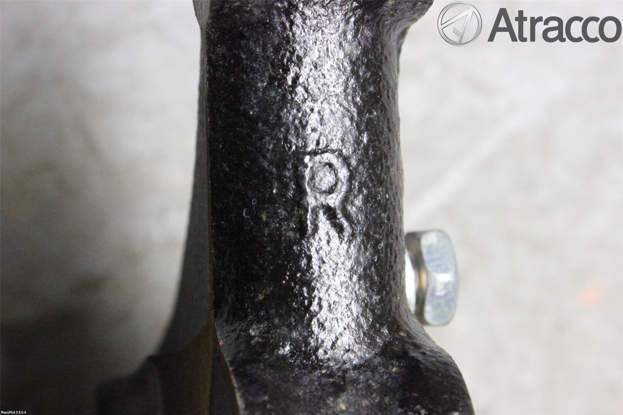 Toyota AVENSIS 09-15 Spindel Hf