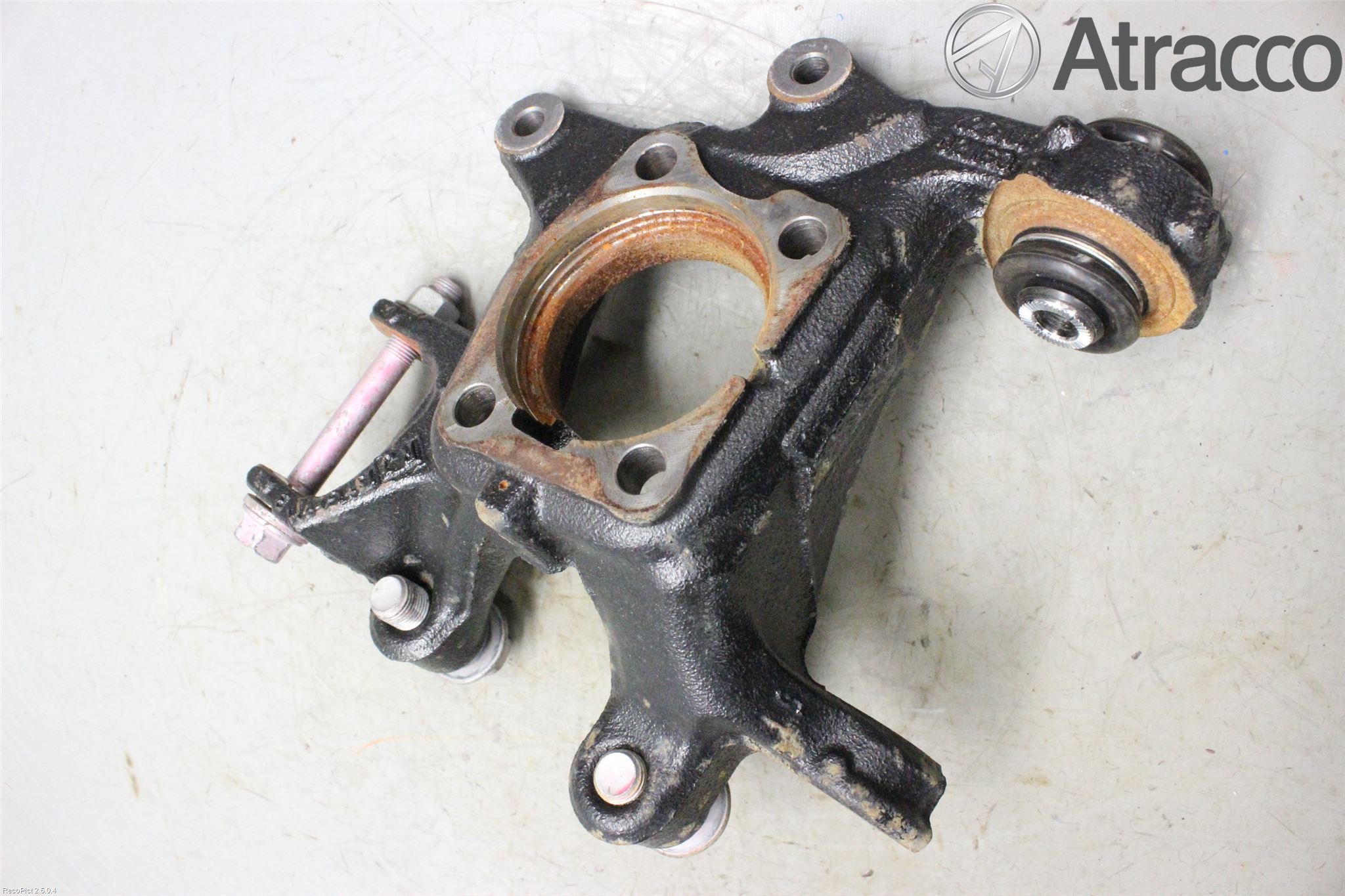 Toyota AURIS 13-19 Spindel Vb
