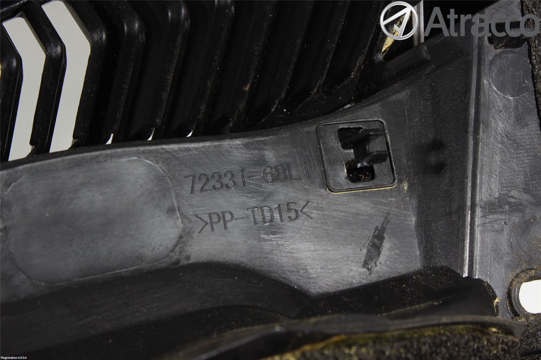 Suzuki SWIFT 11-16 Visker Deksel-Grill-Under Frr