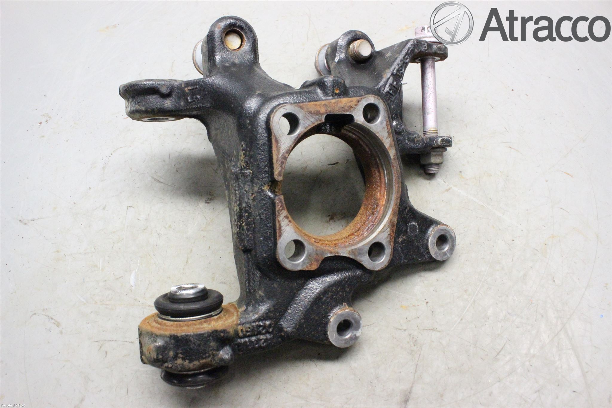 Toyota AURIS 13-19 Spindel Vb