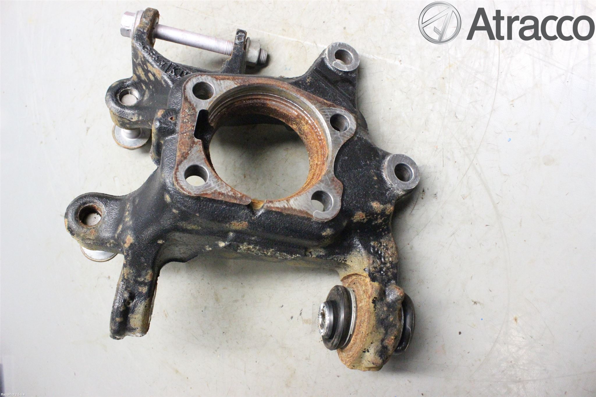 Toyota AVENSIS 09-15 Spindel Vb