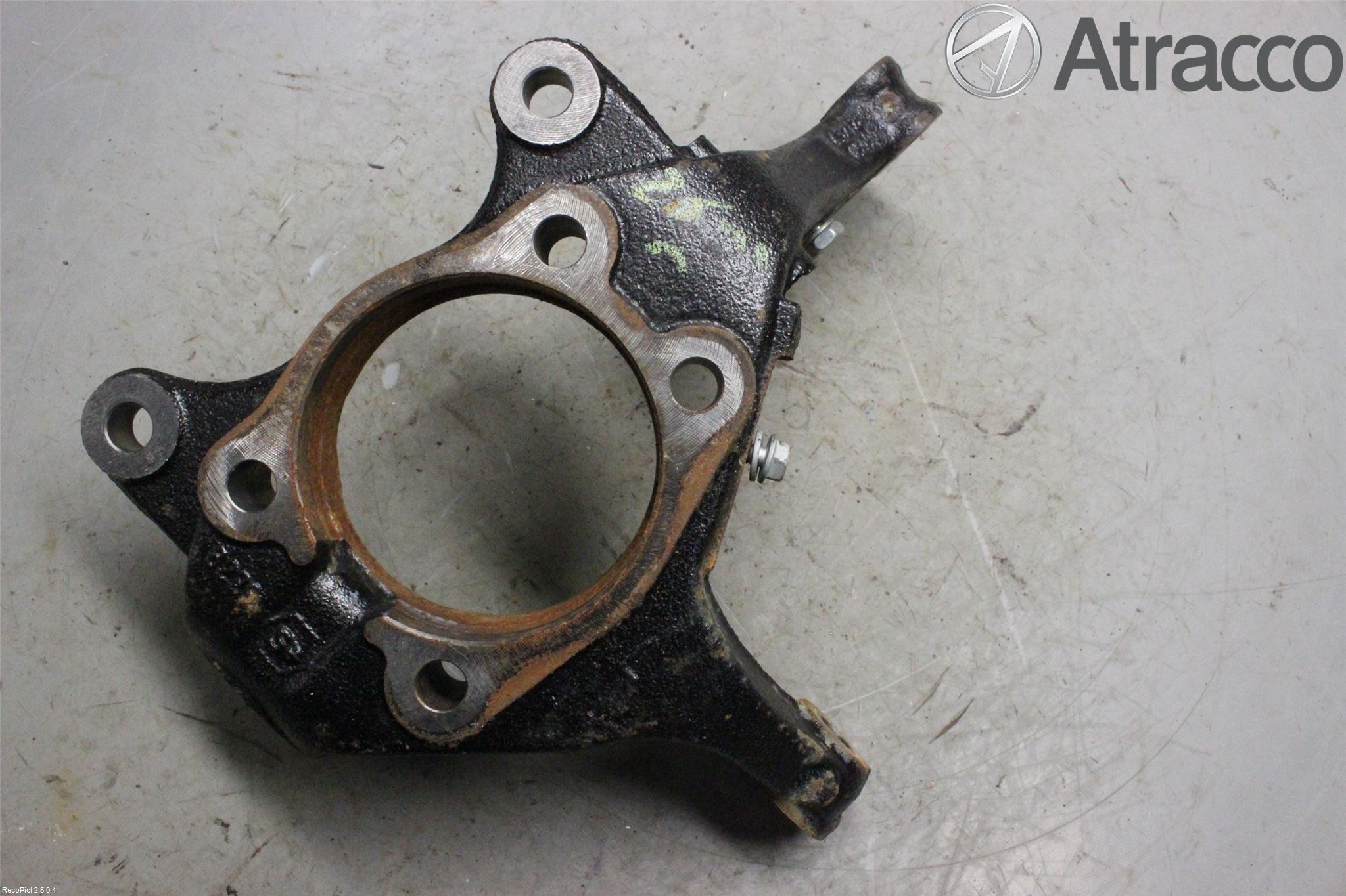 Toyota AURIS 13-19 Spindel Vf
