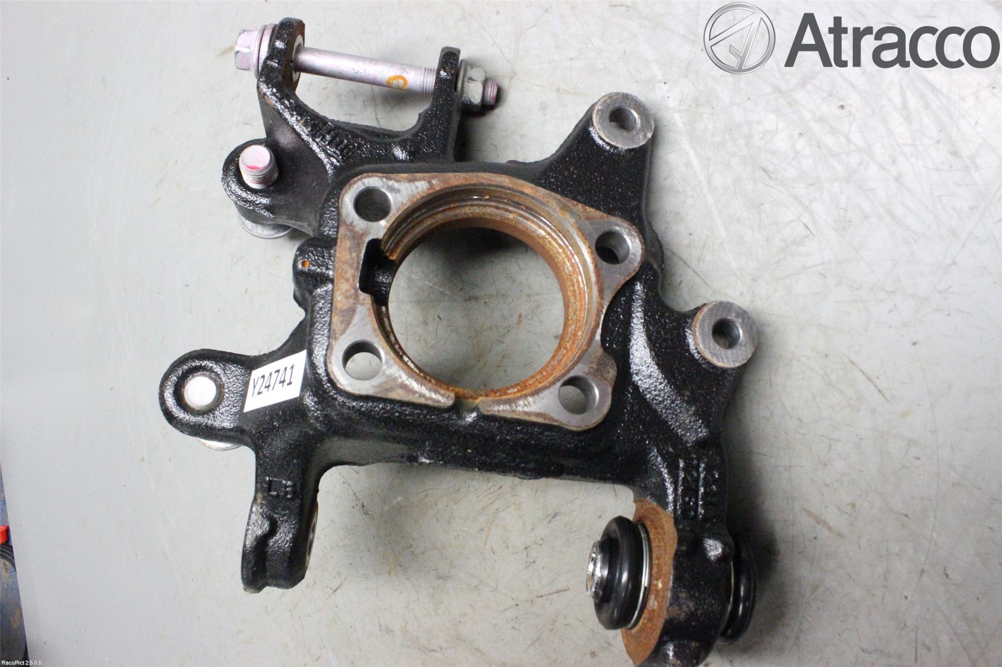 Toyota AURIS 13-19 Spindel Vb
