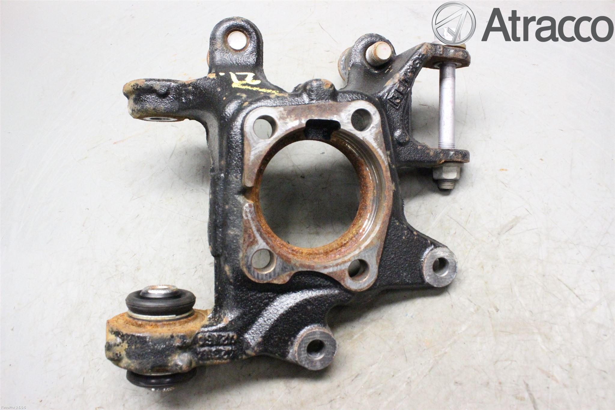 Toyota AURIS 13-19 Spindel Vb