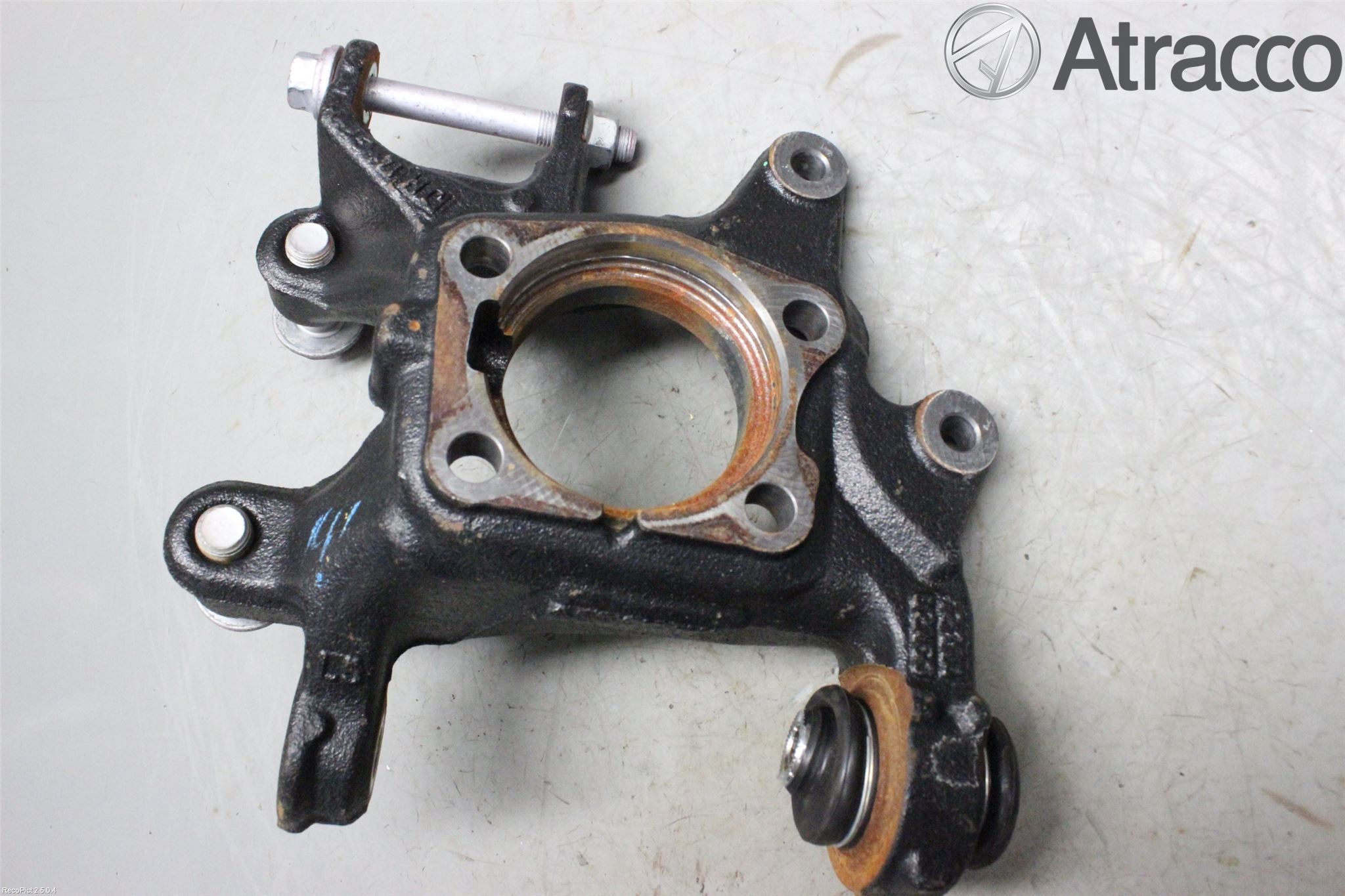 Toyota AURIS 13-19 Spindel Vb