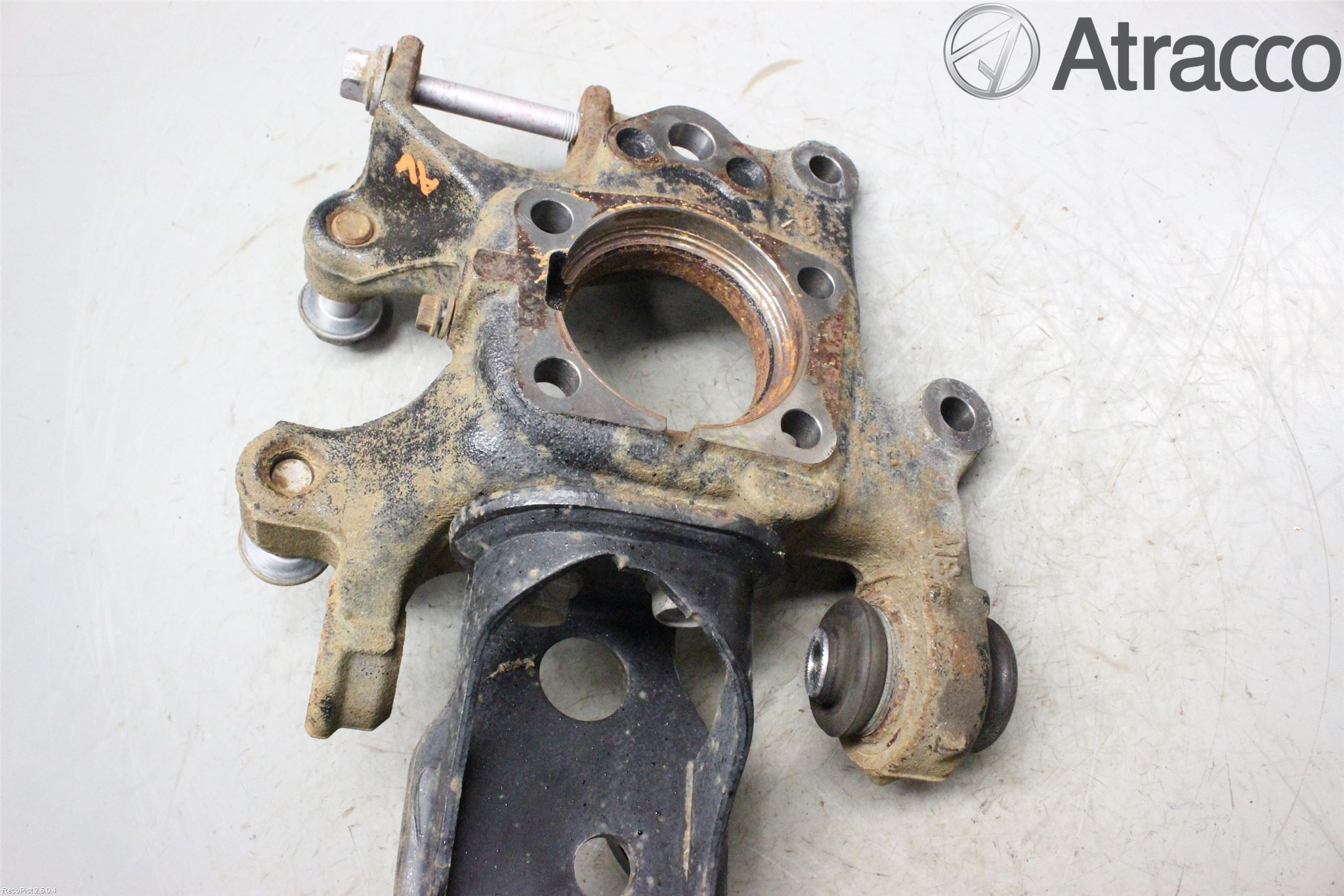 Toyota RAV4 13-18 Spindel Vb