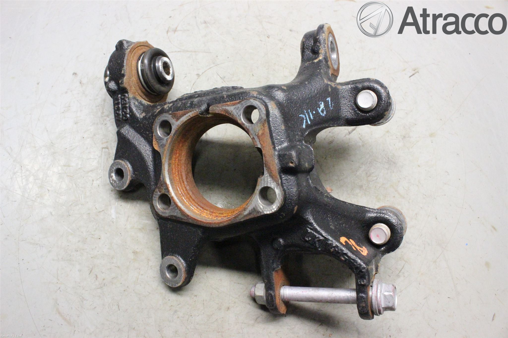 Toyota AURIS 13-19 Spindel Vb