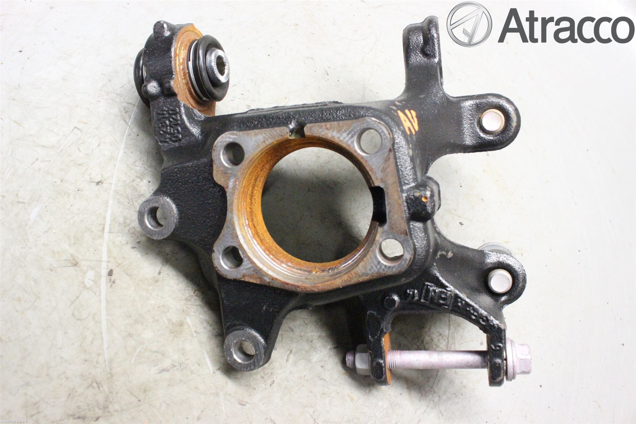 Toyota AVENSIS 09-15 Spindel Vb