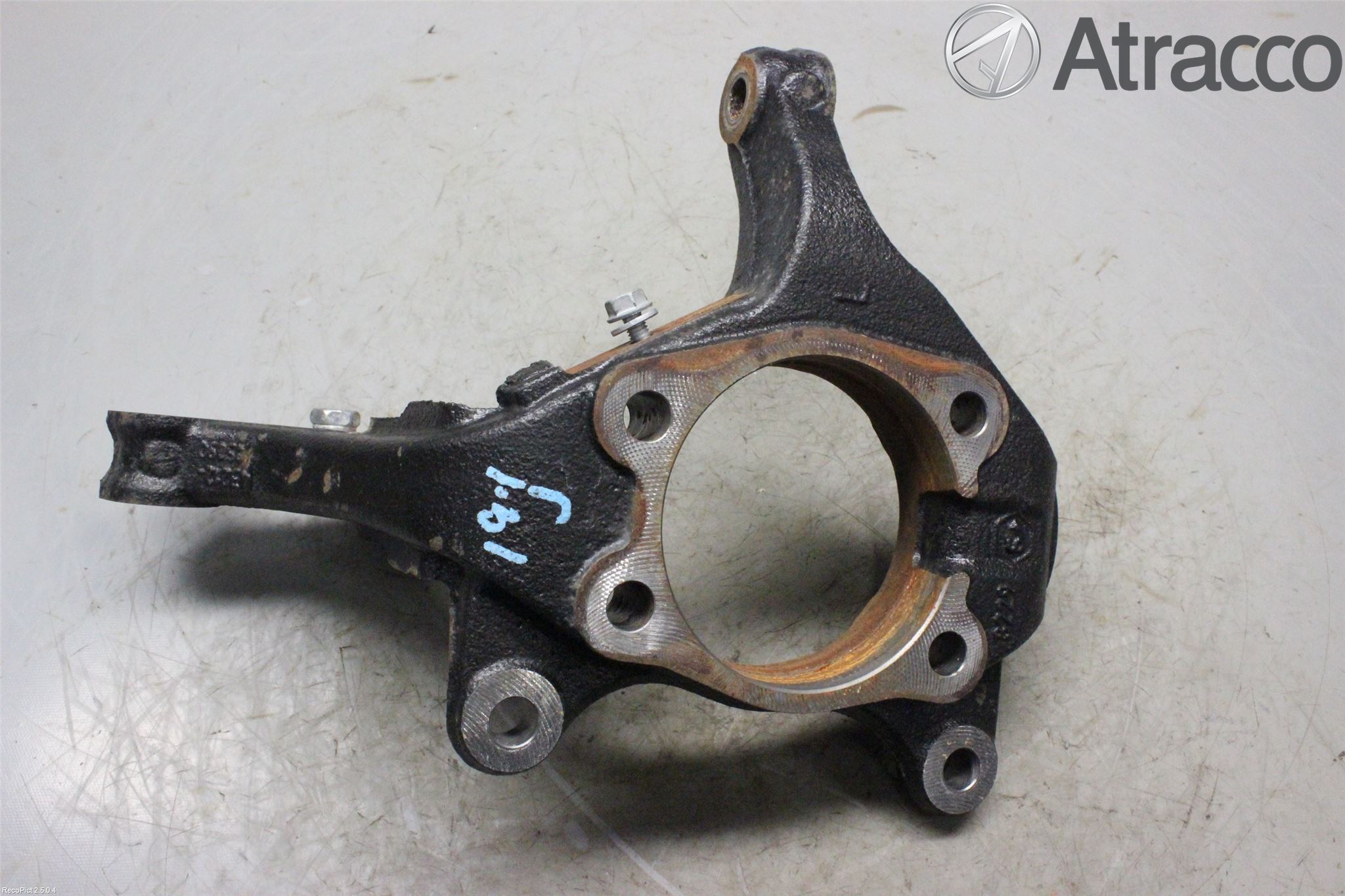 Toyota AURIS 13-19 Spindel Vf