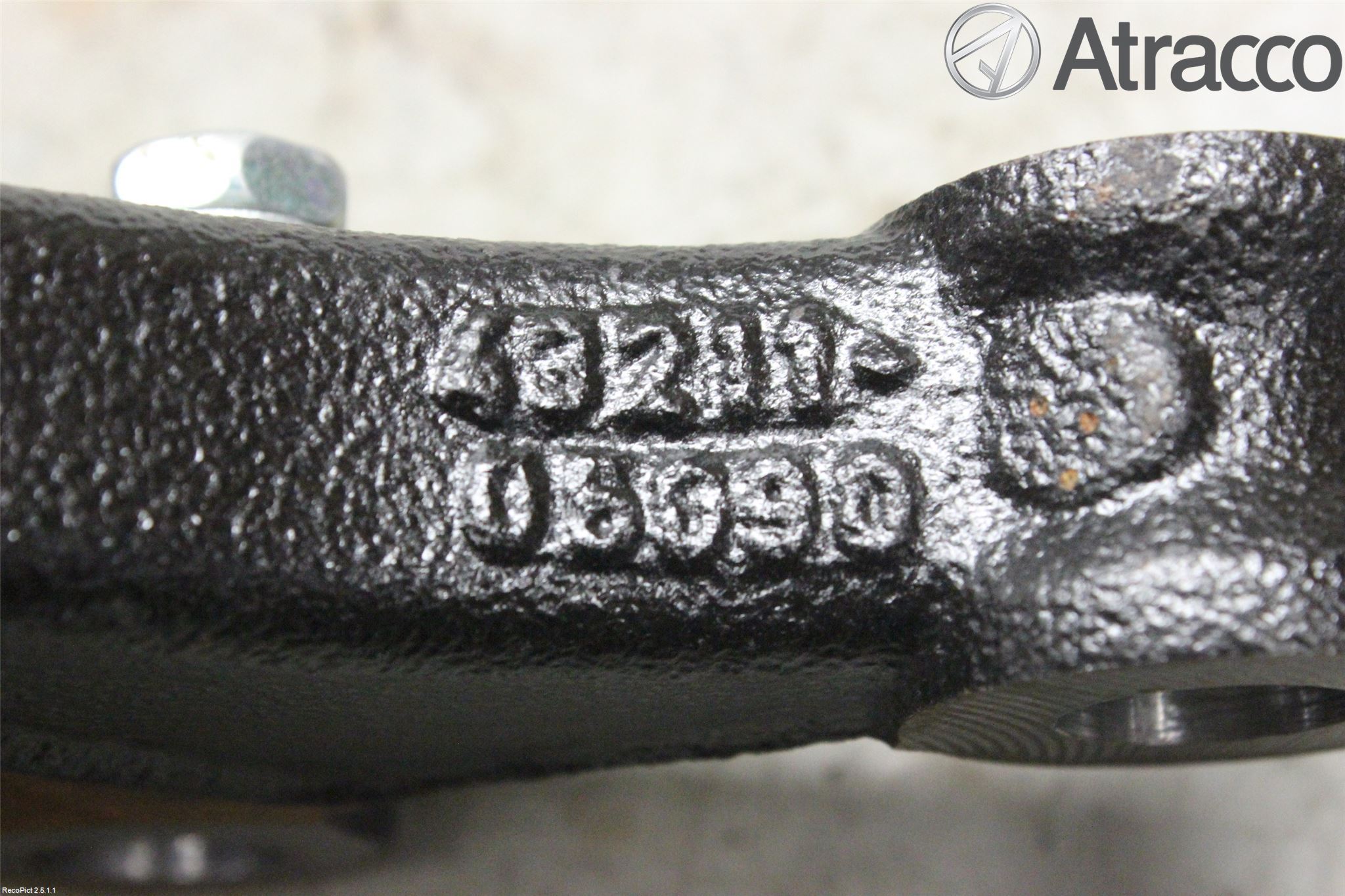 Toyota AVENSIS 09-15 Spindel Hf